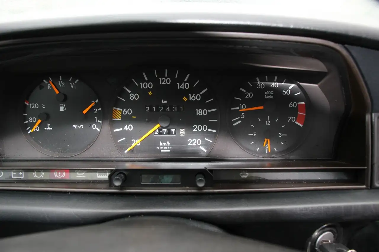 Mercedes-Benz 190 E 2,0 Schiebedach/Alu/Allwetterreifen/ZV, foto 12