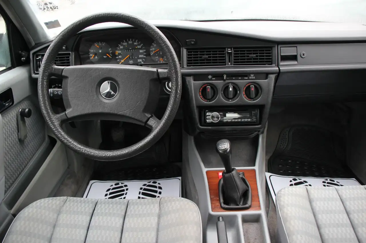 Mercedes-Benz 190 E 2,0 Schiebedach/Alu/Allwetterreifen/ZV, foto 5