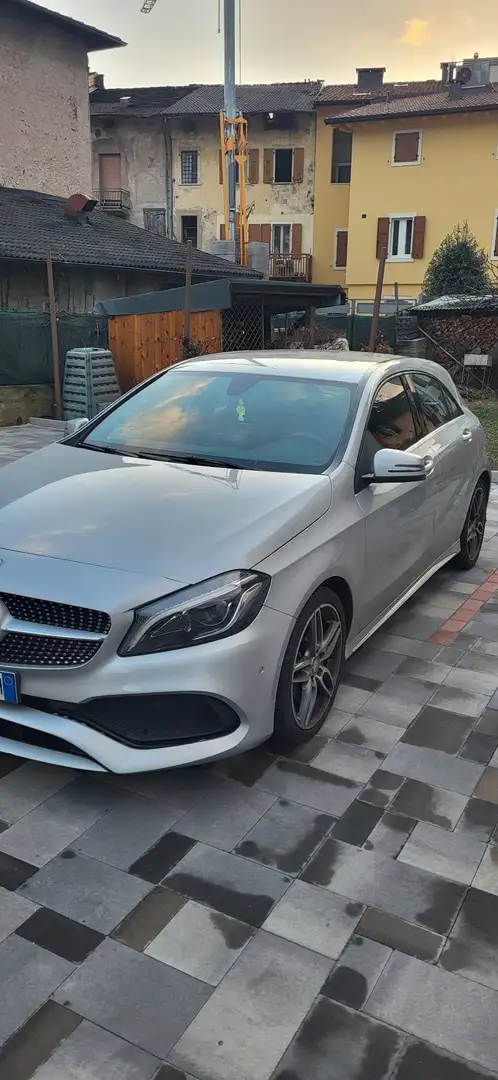 Mercedes-Benz 180 Premium Gris - 1