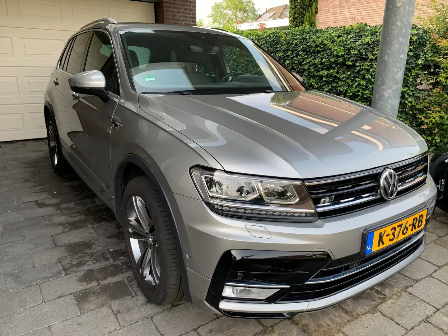 Volkswagen Tiguan Tiguan 2.0TSI 4Mtn Highline /R-line/trekhaak/pano Grijs - 1