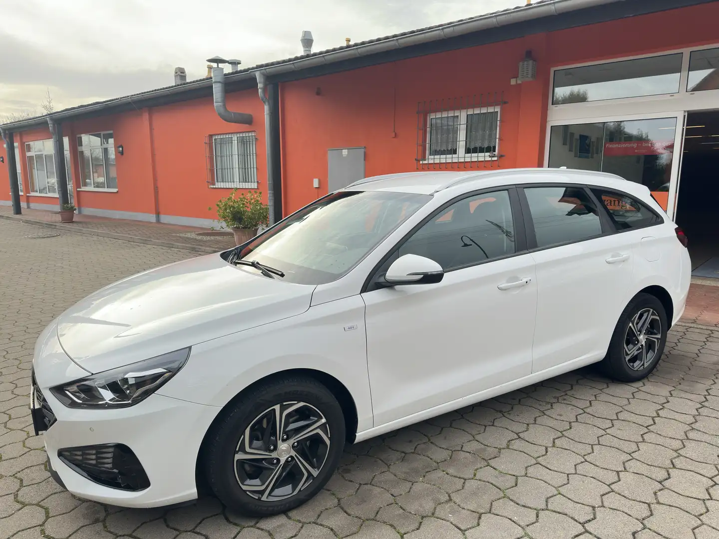 Hyundai i30 Trend Mild-Hybrid * DAB * SHZ * Navi * Weiß - 1