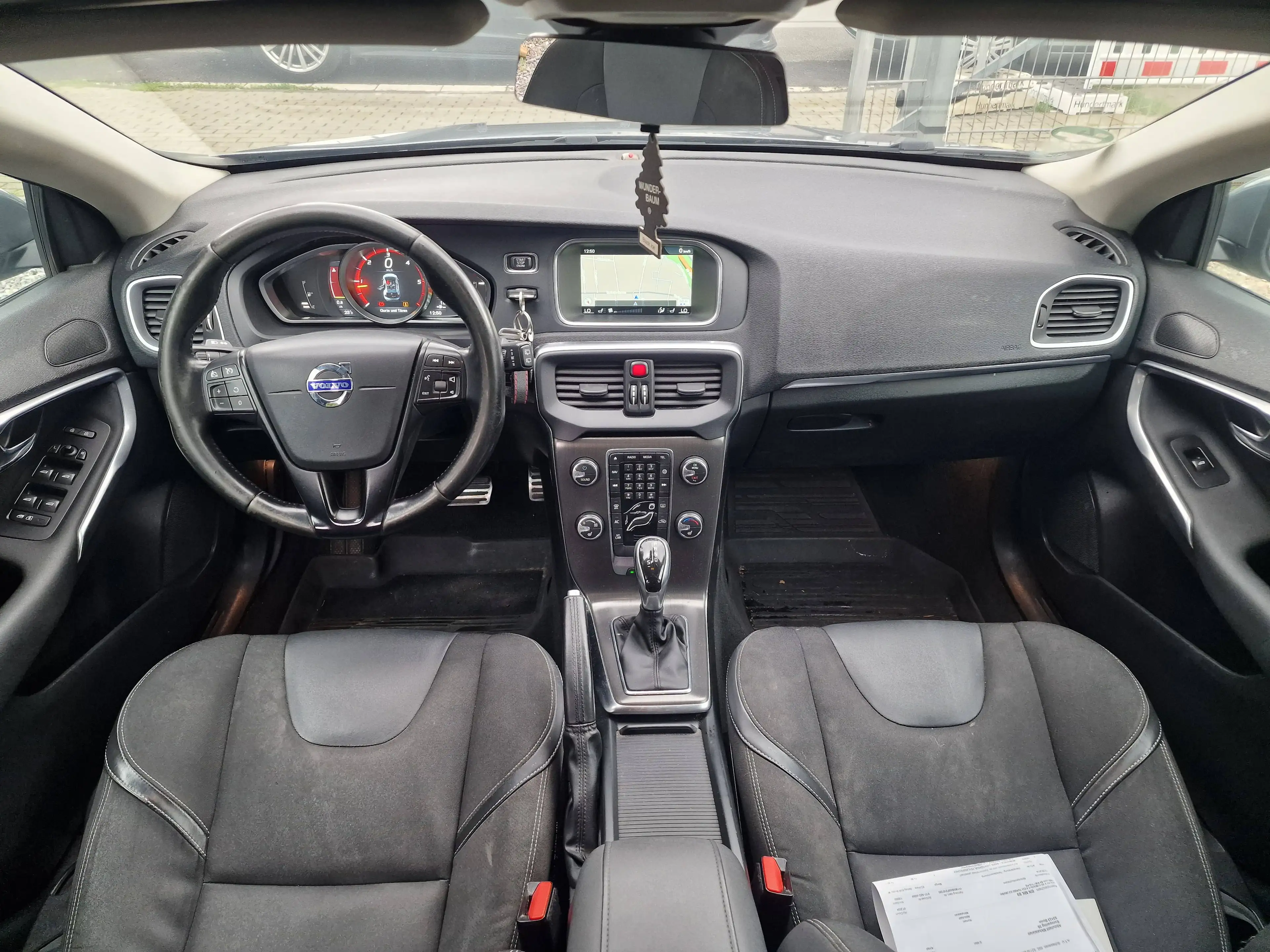 Volvo V40 You! / 1.6 D / DIGITAL / XENON / ALU / AUTOMATIK — photo 2