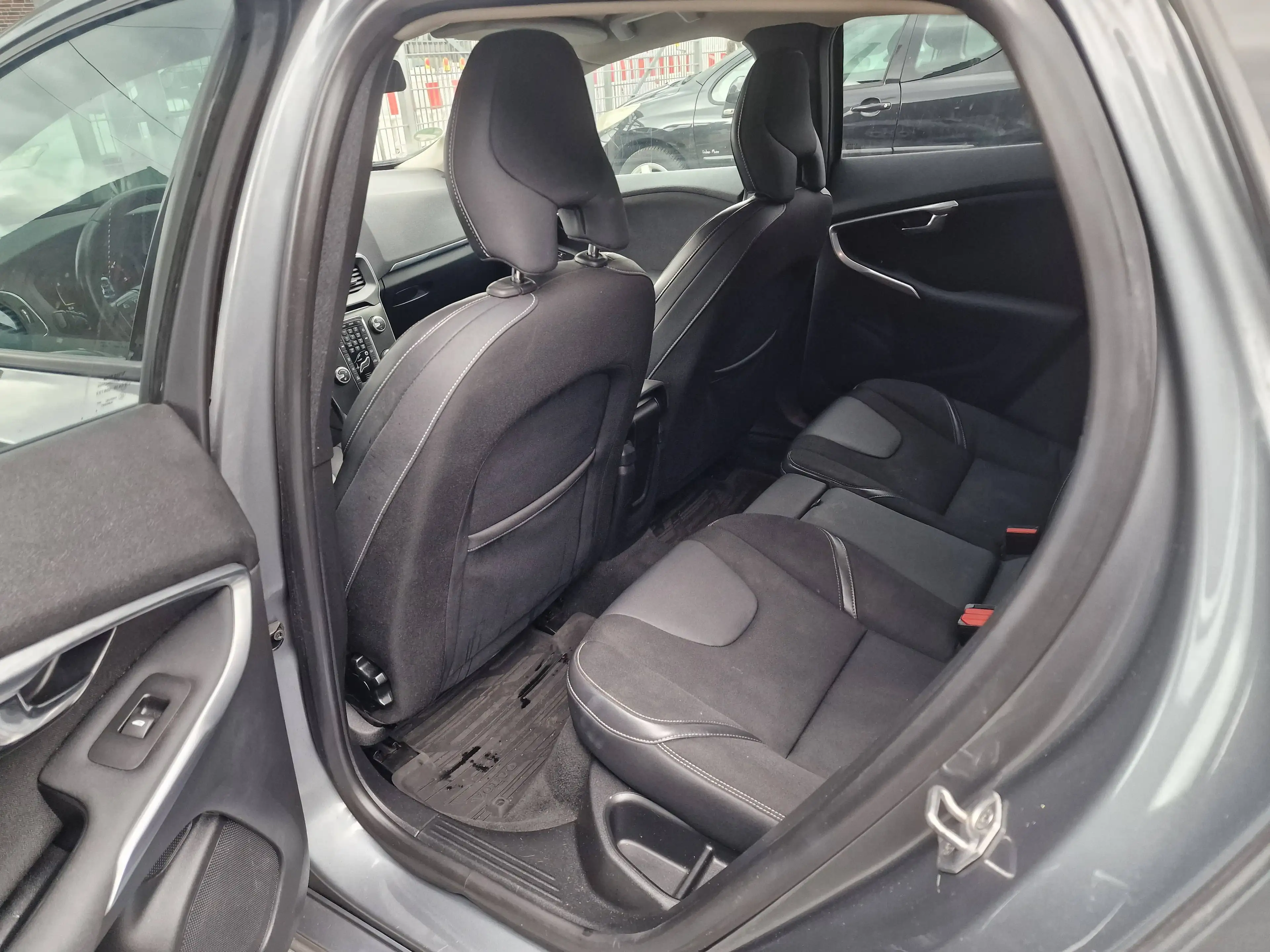 Volvo V40 You! / 1.6 D / DIGITAL / XENON / ALU / AUTOMATIK — photo 12