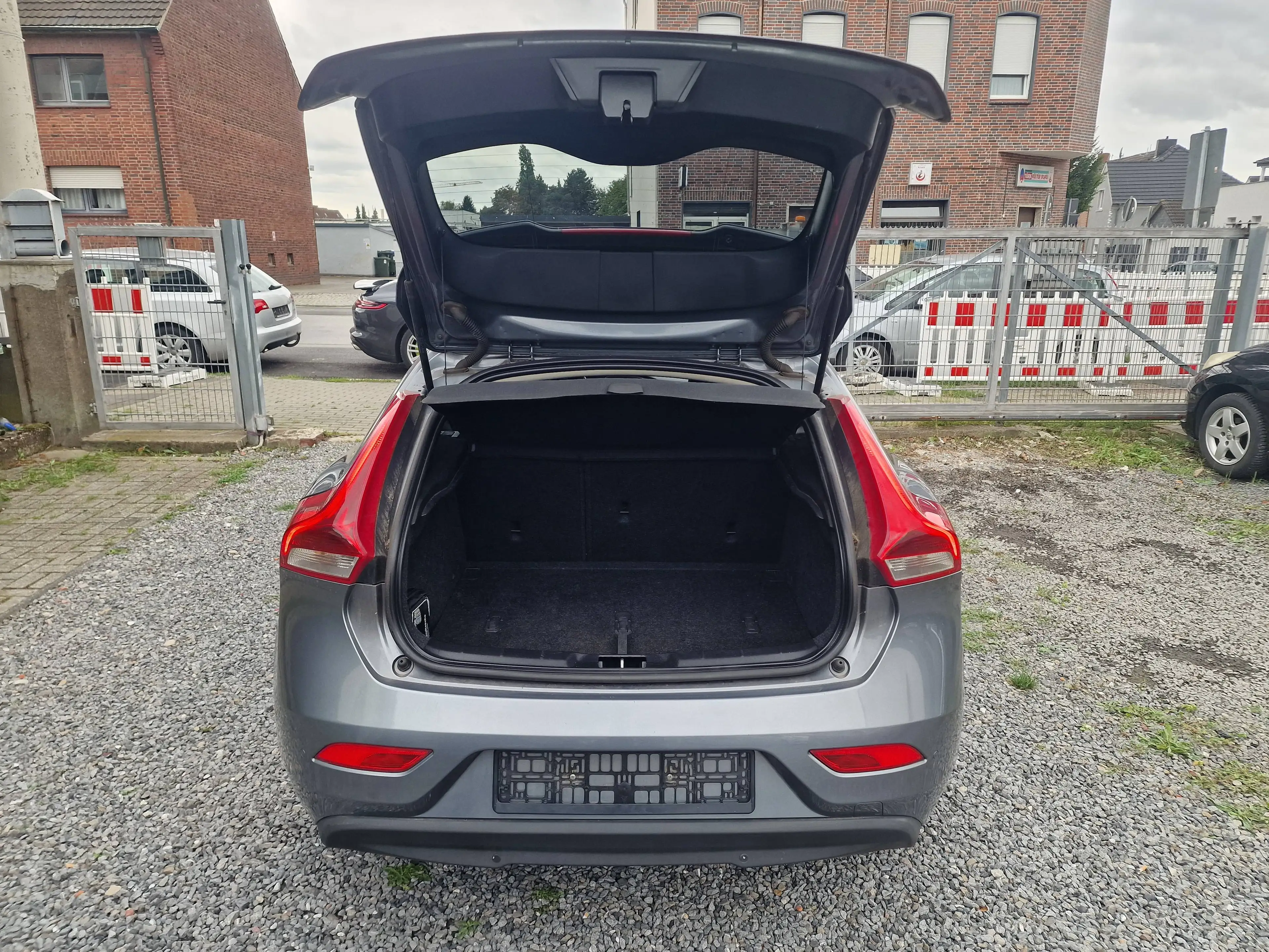 Volvo V40 You! / 1.6 D / DIGITAL / XENON / ALU / AUTOMATIK — photo 13