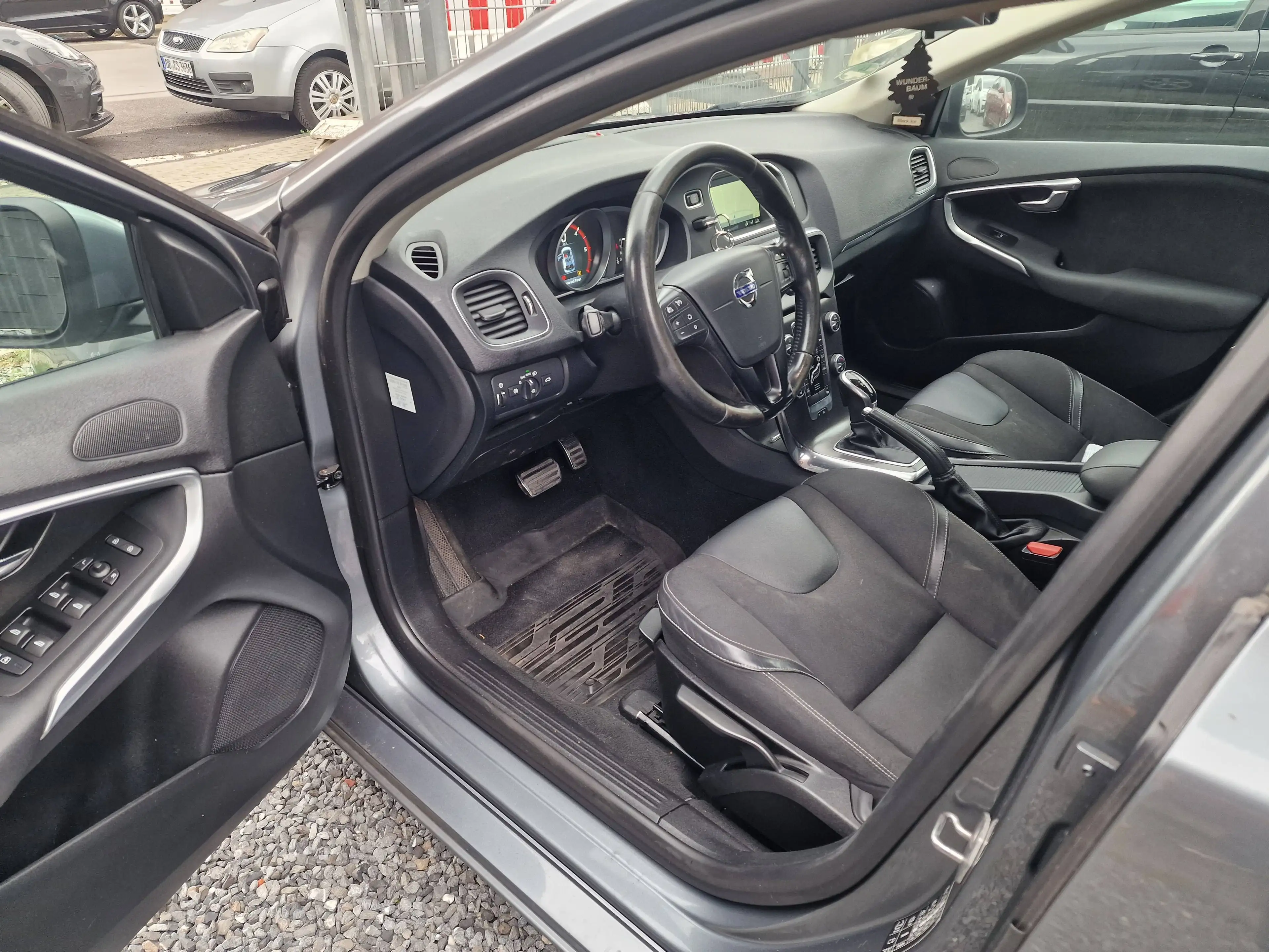 Volvo V40 You! / 1.6 D / DIGITAL / XENON / ALU / AUTOMATIK — photo 11