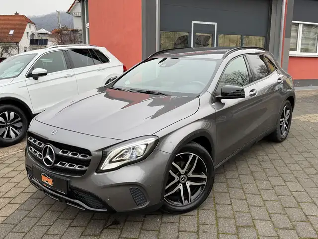 Mercedes-Benz GLA 220 CDI 4Matic*NIGHT*LED*NAVI*AHK*KAM*ASSIST