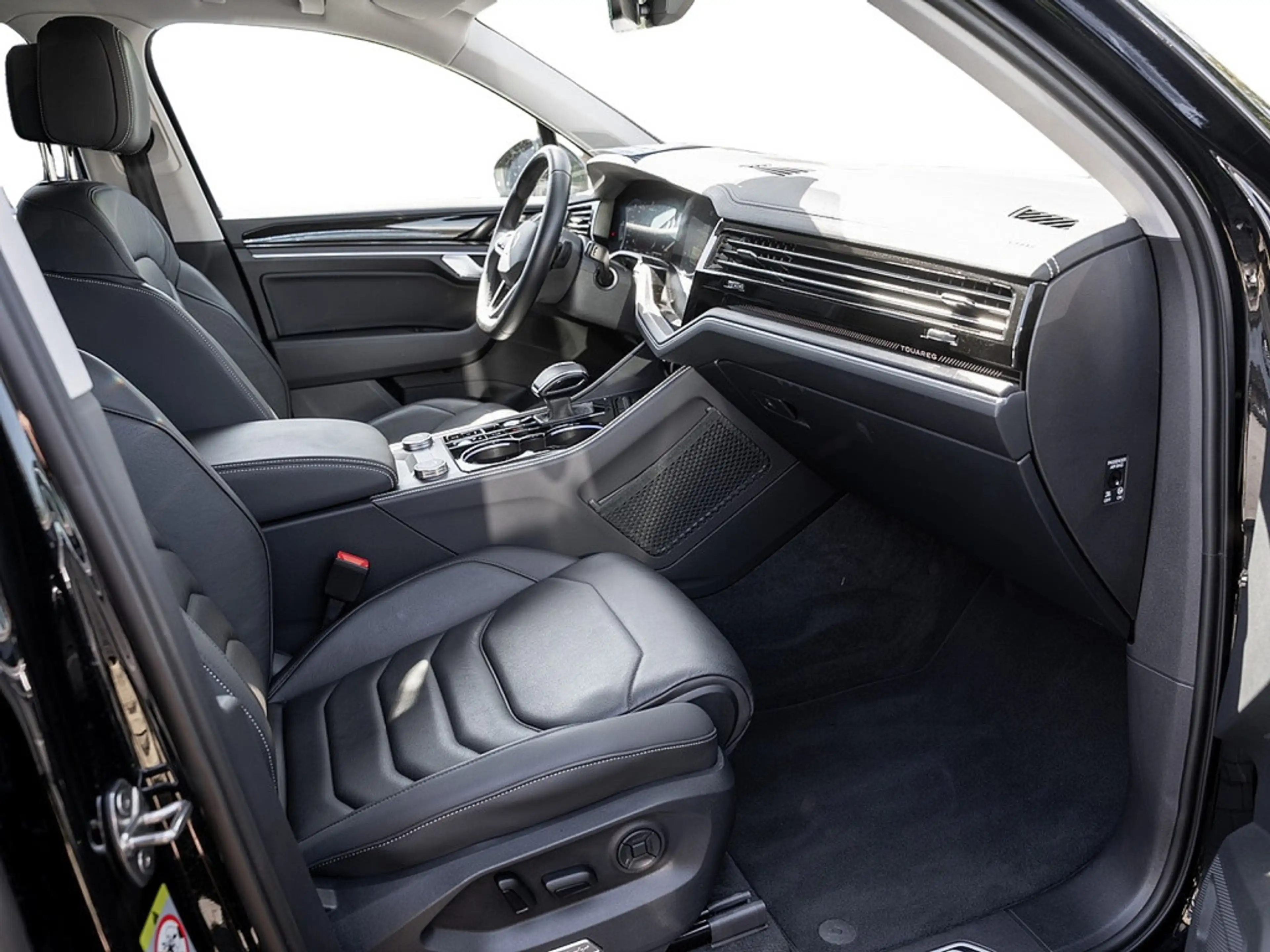 Volkswagen Touareg 3.0 TDI Elegance 4M STHZG IQ DRIVE — photo 3