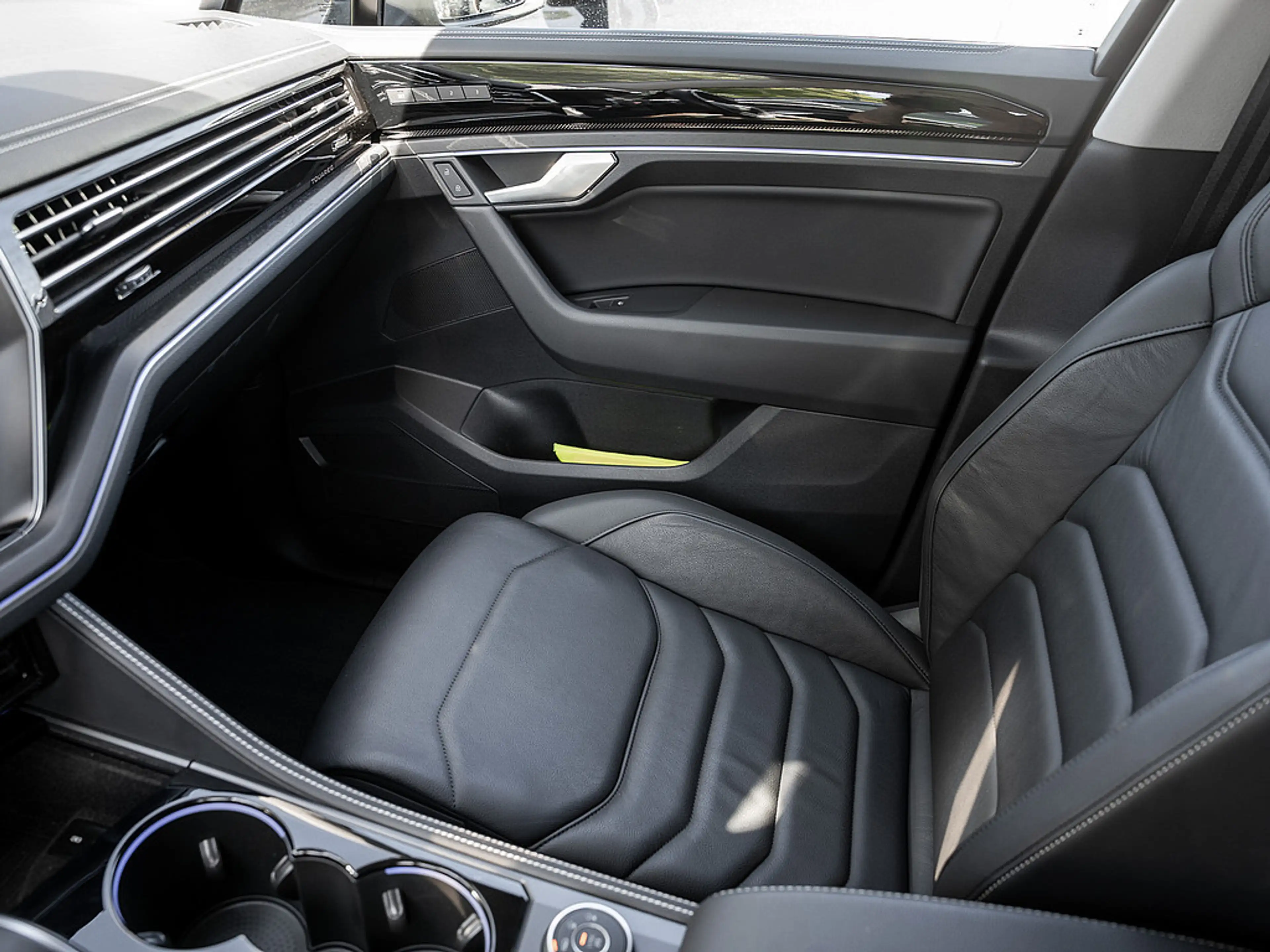 Volkswagen Touareg 3.0 TDI Elegance 4M STHZG IQ DRIVE — photo 11