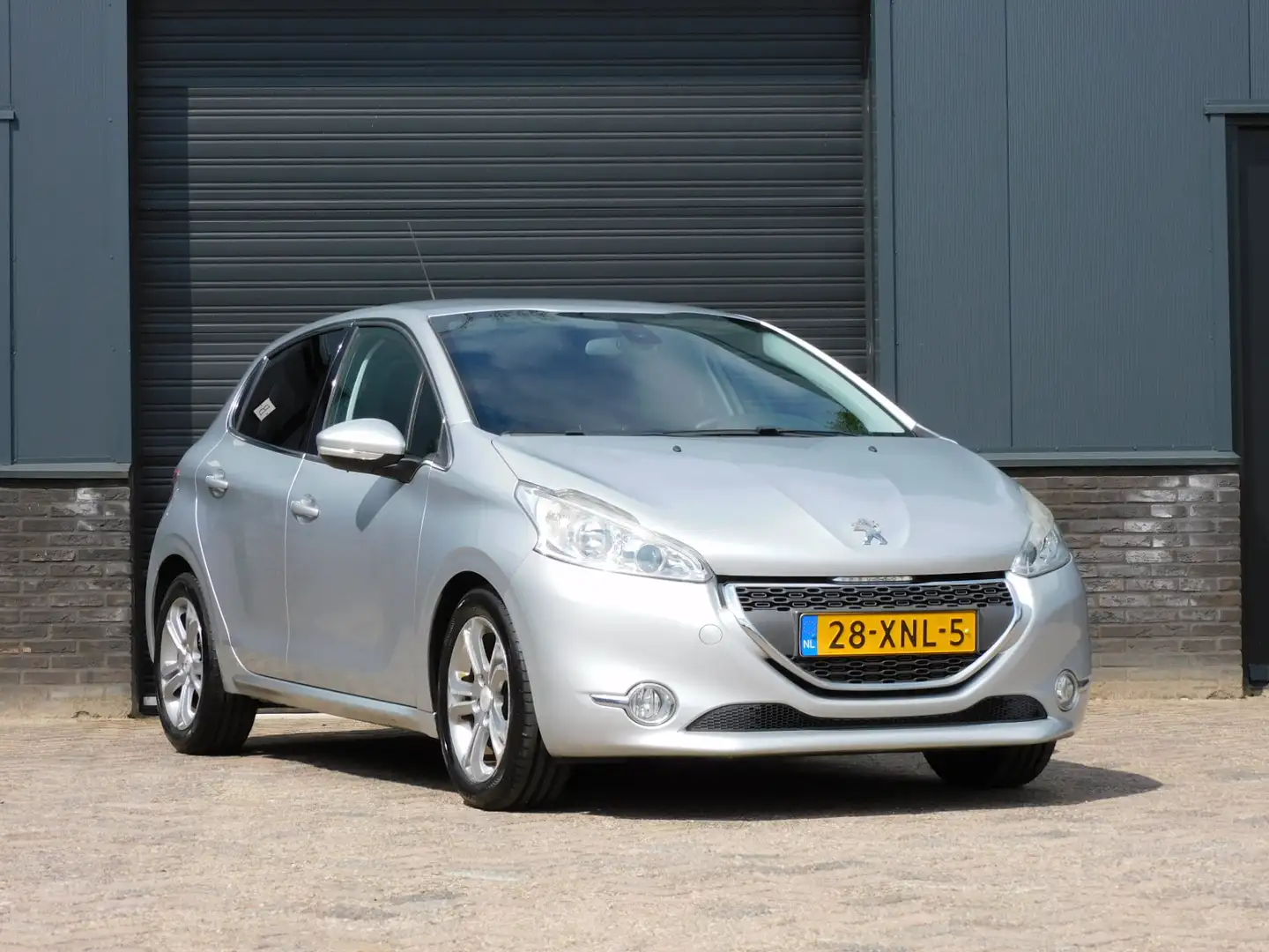 Peugeot 208 1.4 VTi Griffe TOPSTAAT! LEER! NAVI! BLUETOOTH! CR Grau - 2