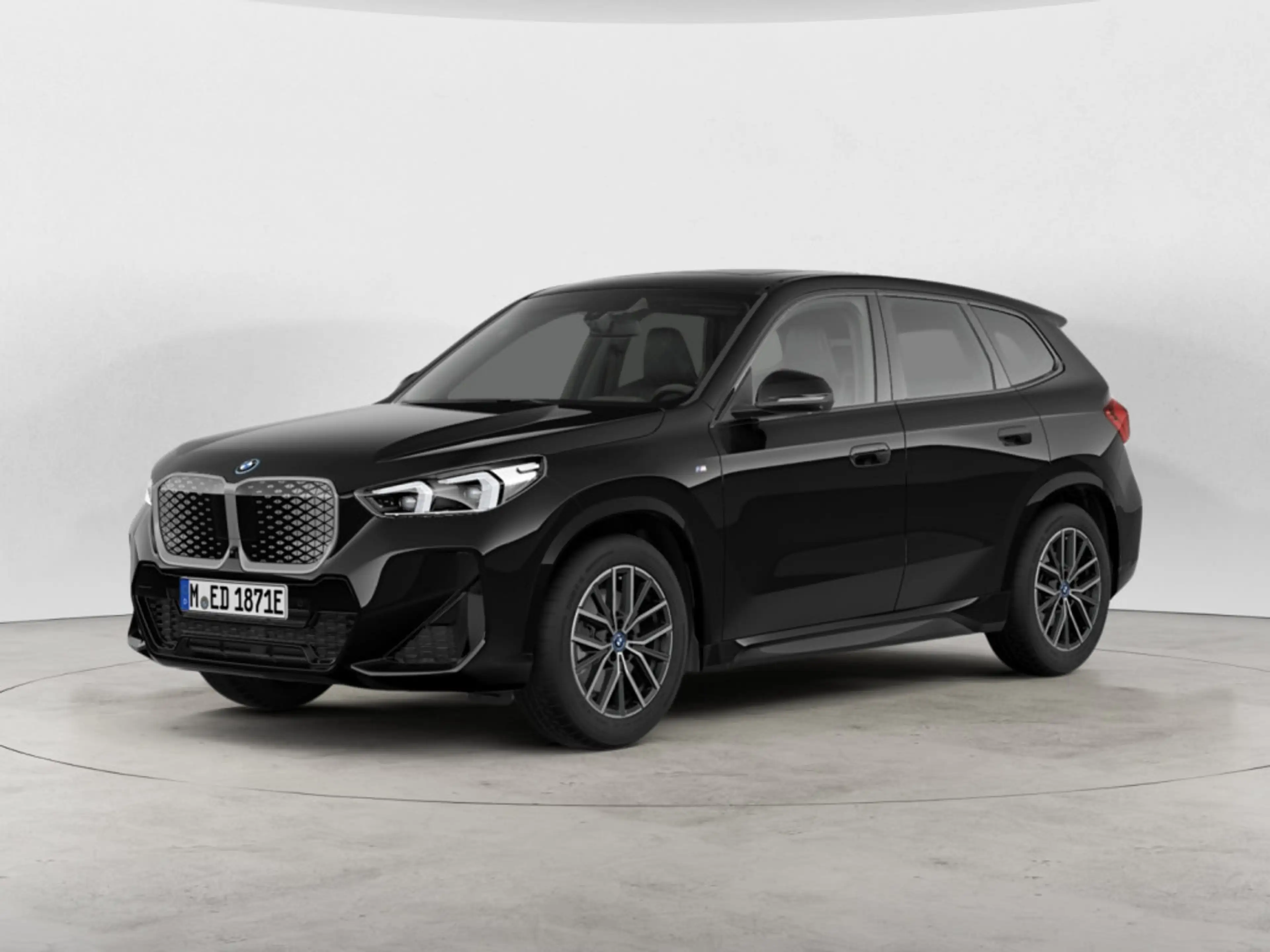 BMW X1 xDrive30 M-Sport PANO AHK HUD 360° LED ACC — photo 2