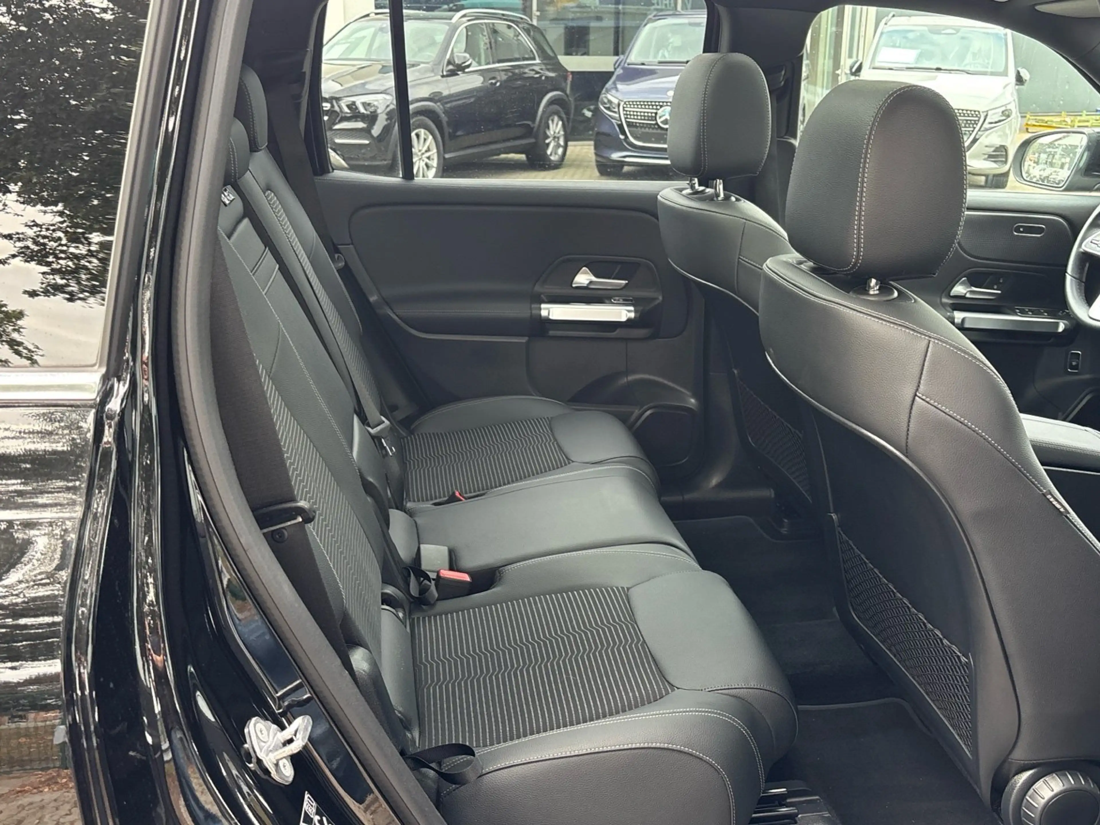 Mercedes-Benz EQB 250 Progressive Panorama Kamera CarPlay LED — photo 15