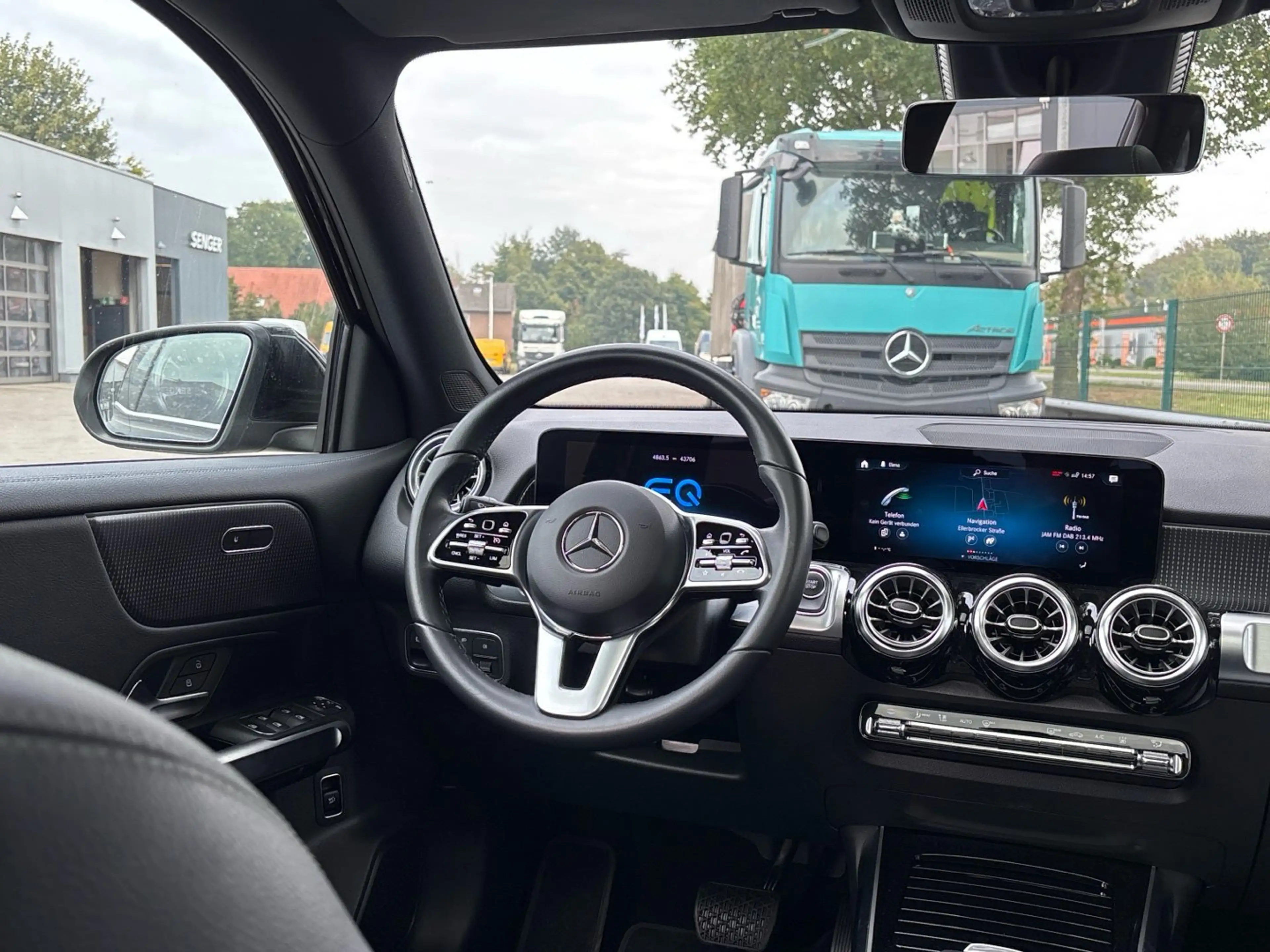 Mercedes-Benz EQB 250 Progressive Panorama Kamera CarPlay LED — photo 9