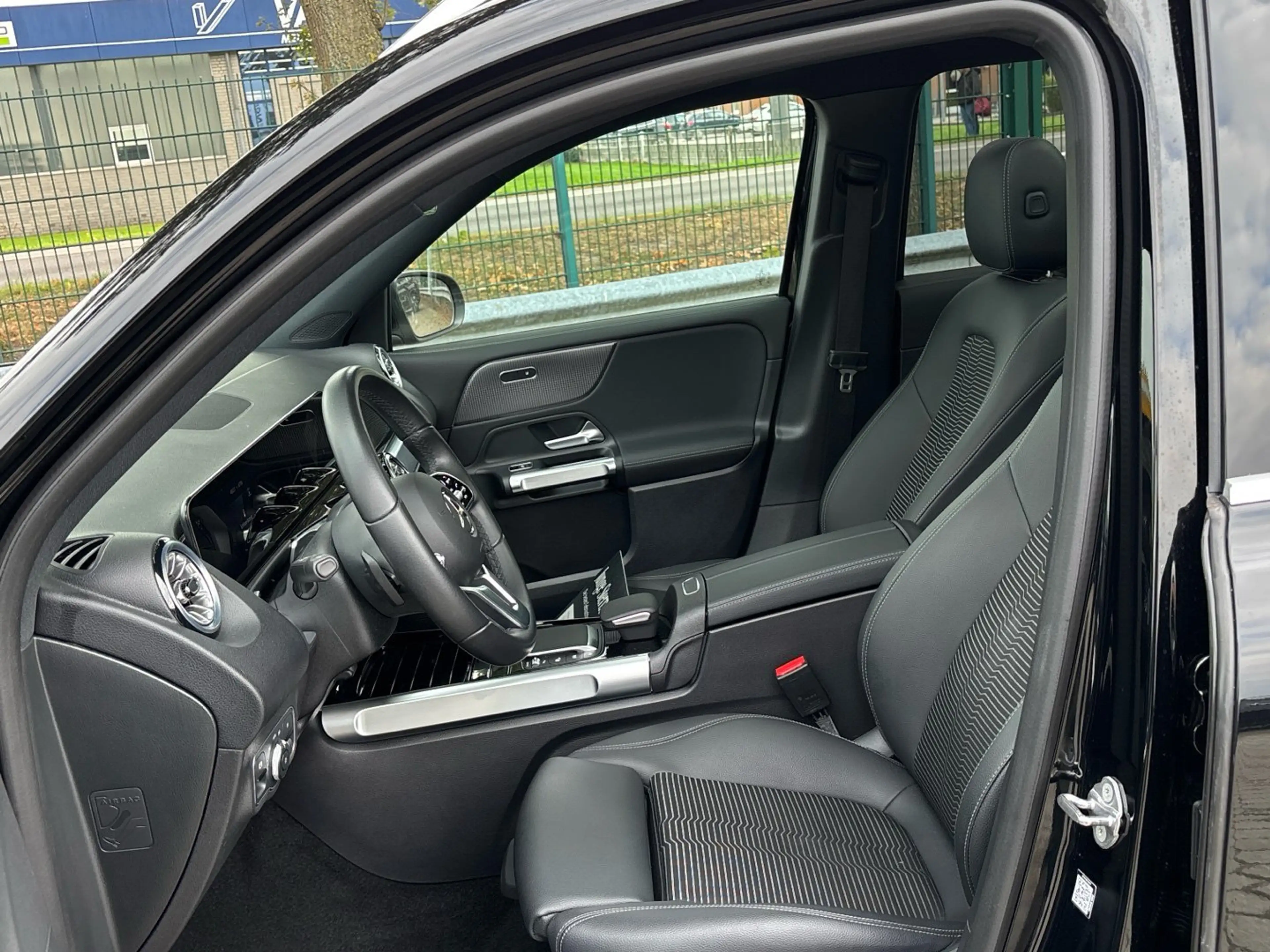 Mercedes-Benz EQB 250 Progressive Panorama Kamera CarPlay LED — photo 13