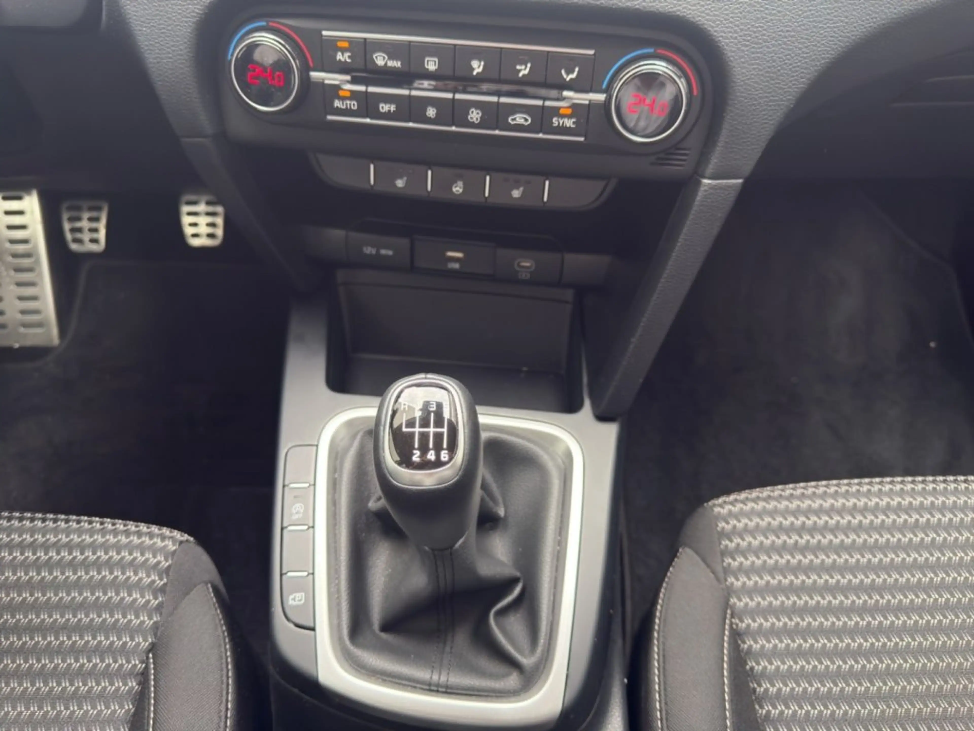 Kia Ceed / cee'd CEED SILBER UVO 1.0 TGDI MT6 100 P2 — photo 10