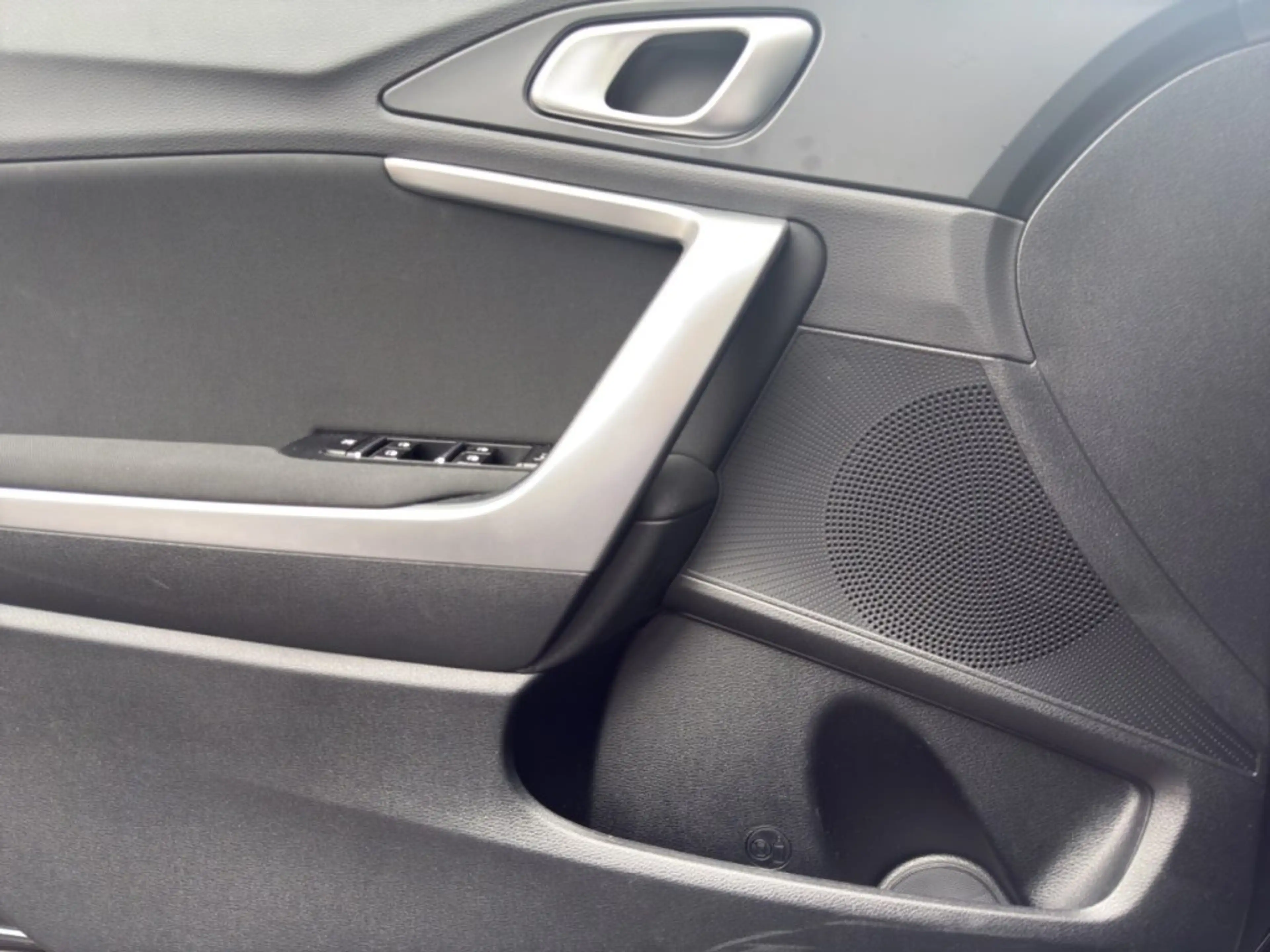 Kia Ceed / cee'd CEED SILBER UVO 1.0 TGDI MT6 100 P2 — photo 15