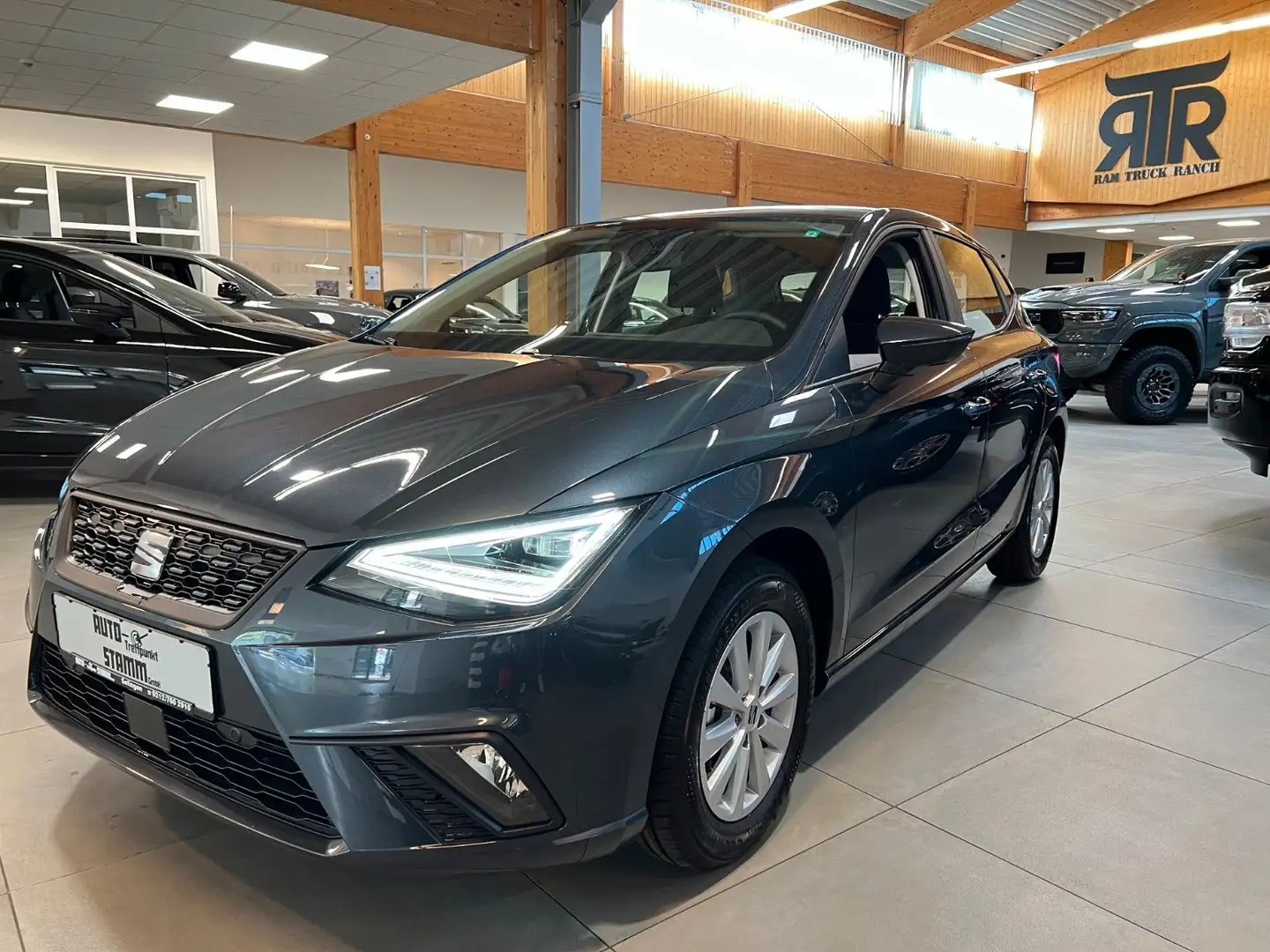 SEAT Ibiza 1.0 TSI Style Grau - 2