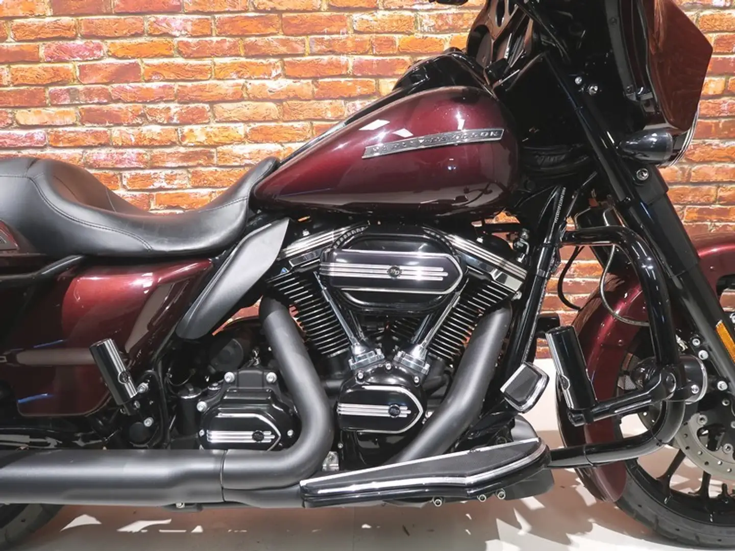Harley-Davidson Street Glide FLHXS Spec. 107 FLHXS Street Glide Special 107 Černá - 2