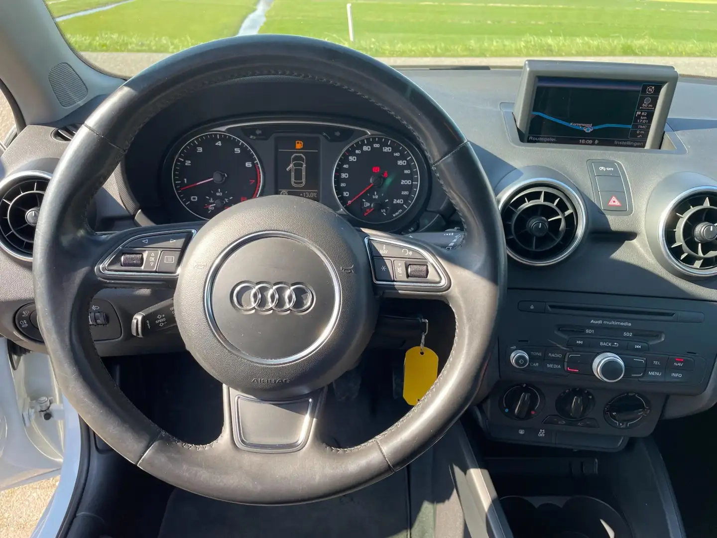 Audi A1 Sportback 1.2 TFSI 5D NAP Airco Nieuwe APK Navi sc Wit - 2