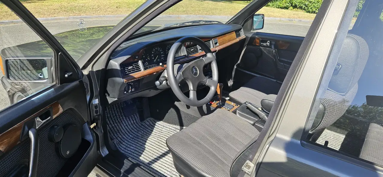 Mercedes-Benz 190E 2.0 AMG, foto 10