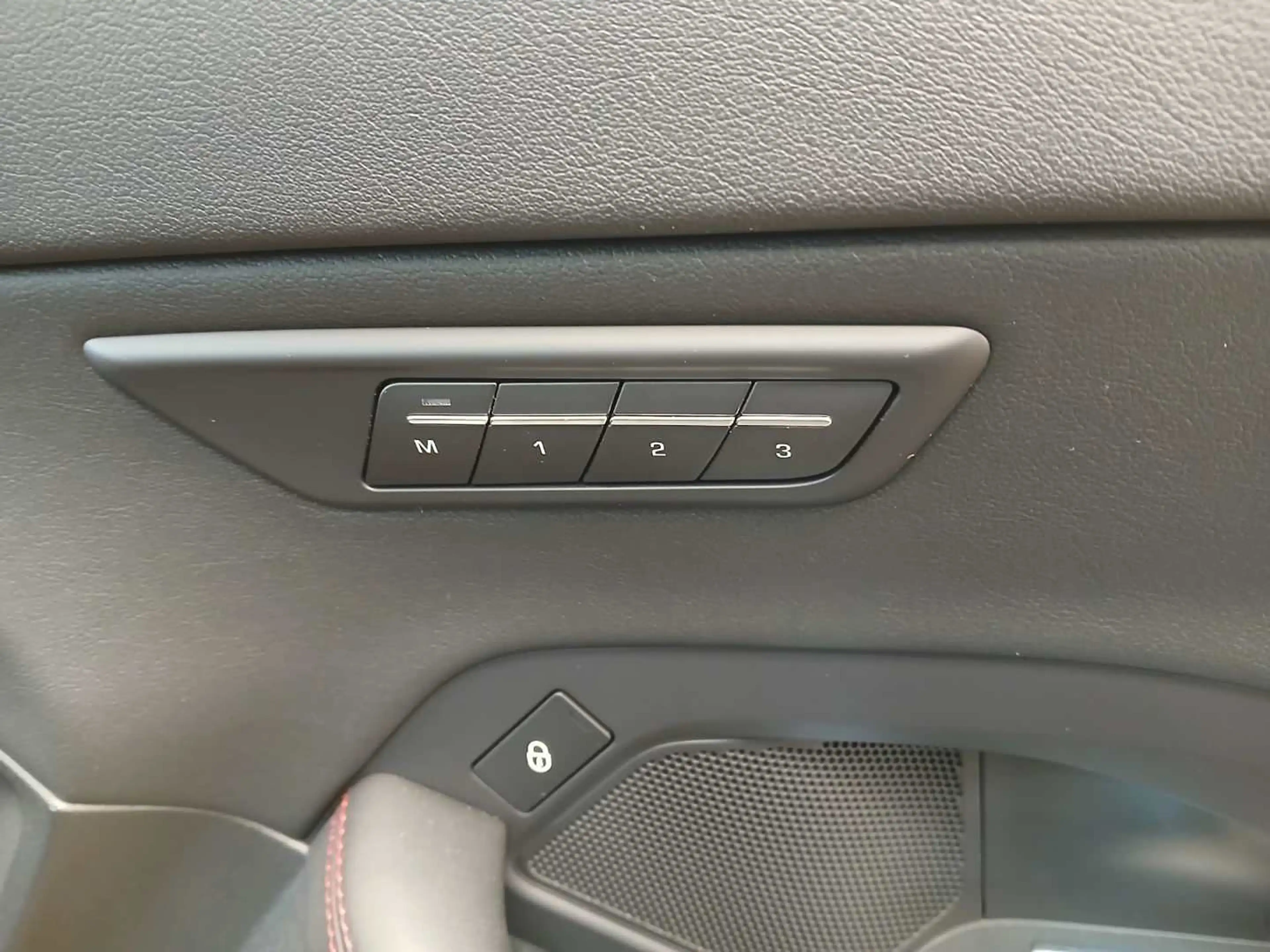 Jaguar E-Pace Sport First Edition AWD,Autom., PANORAMA,Kamera,Leder,Navi, — photo 20