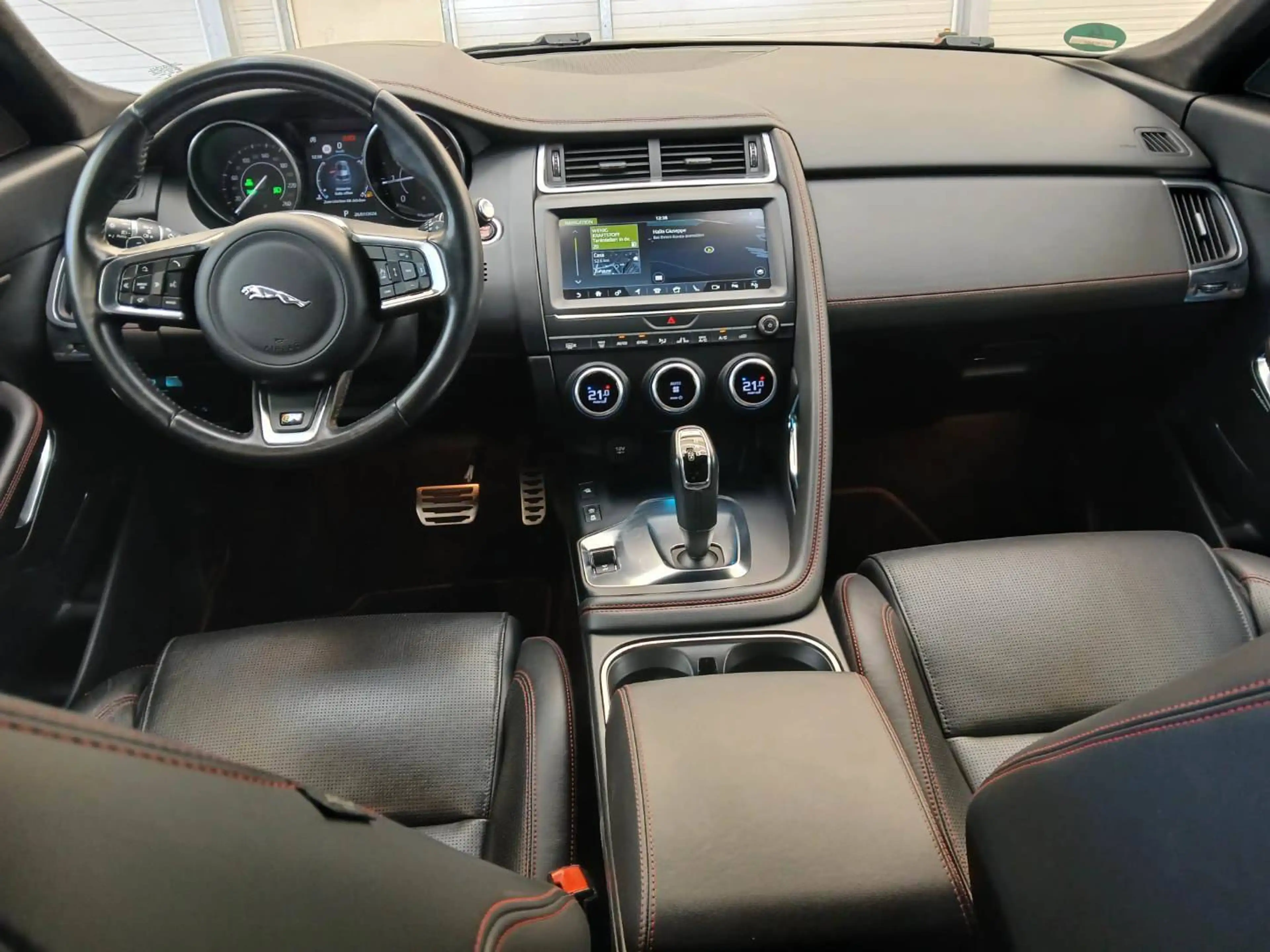 Jaguar E-Pace Sport First Edition AWD,Autom., PANORAMA,Kamera,Leder,Navi, — photo 13