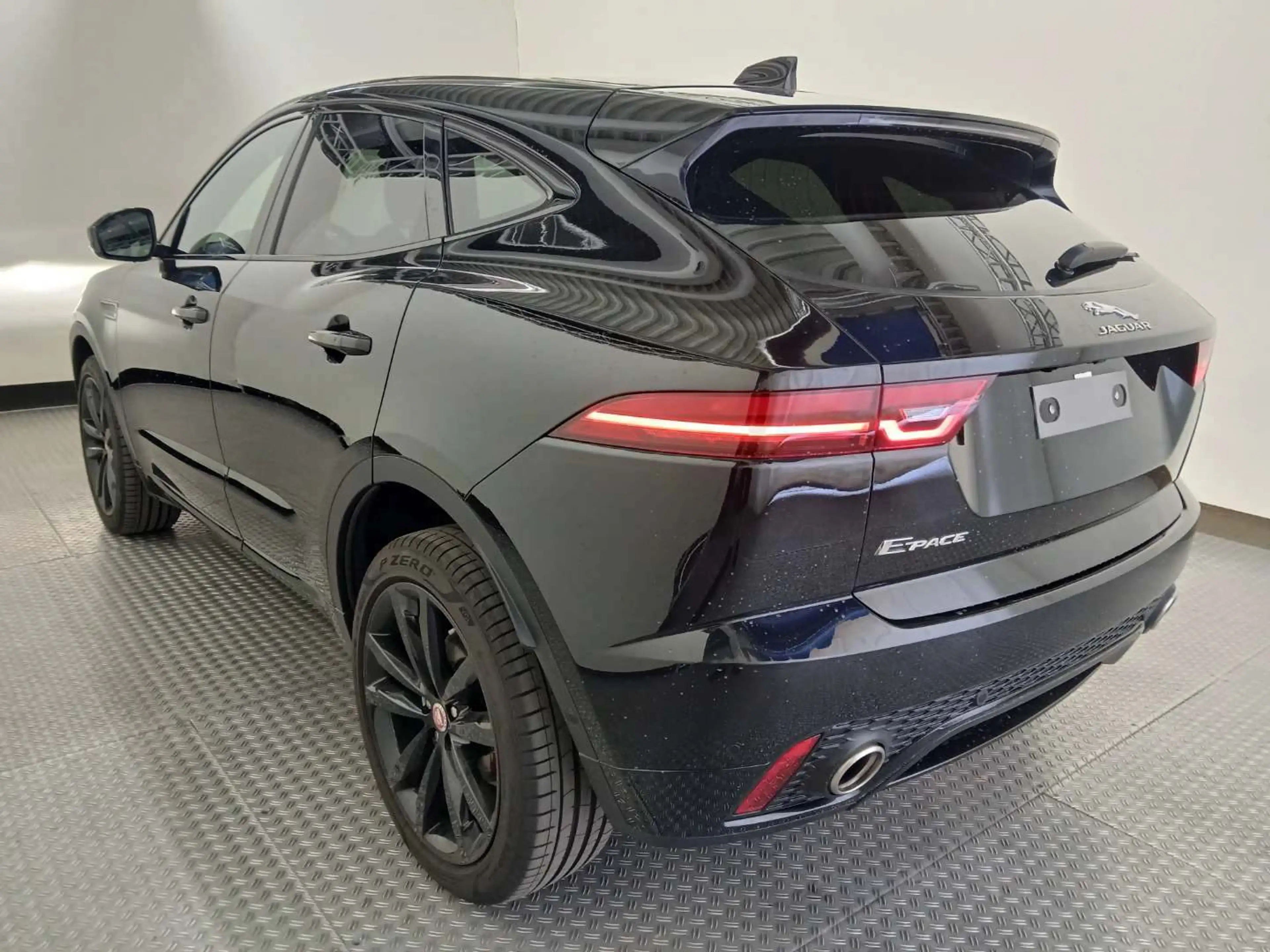 Jaguar E-Pace Sport First Edition AWD,Autom., PANORAMA,Kamera,Leder,Navi, — photo 7