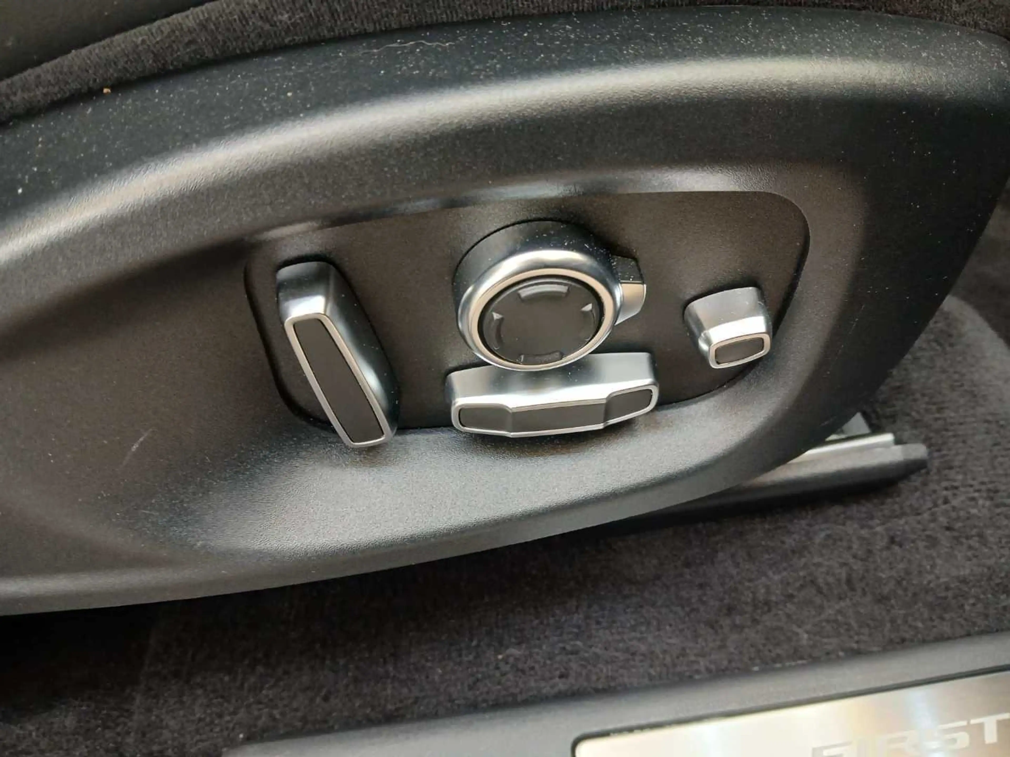 Jaguar E-Pace Sport First Edition AWD,Autom., PANORAMA,Kamera,Leder,Navi, — photo 12