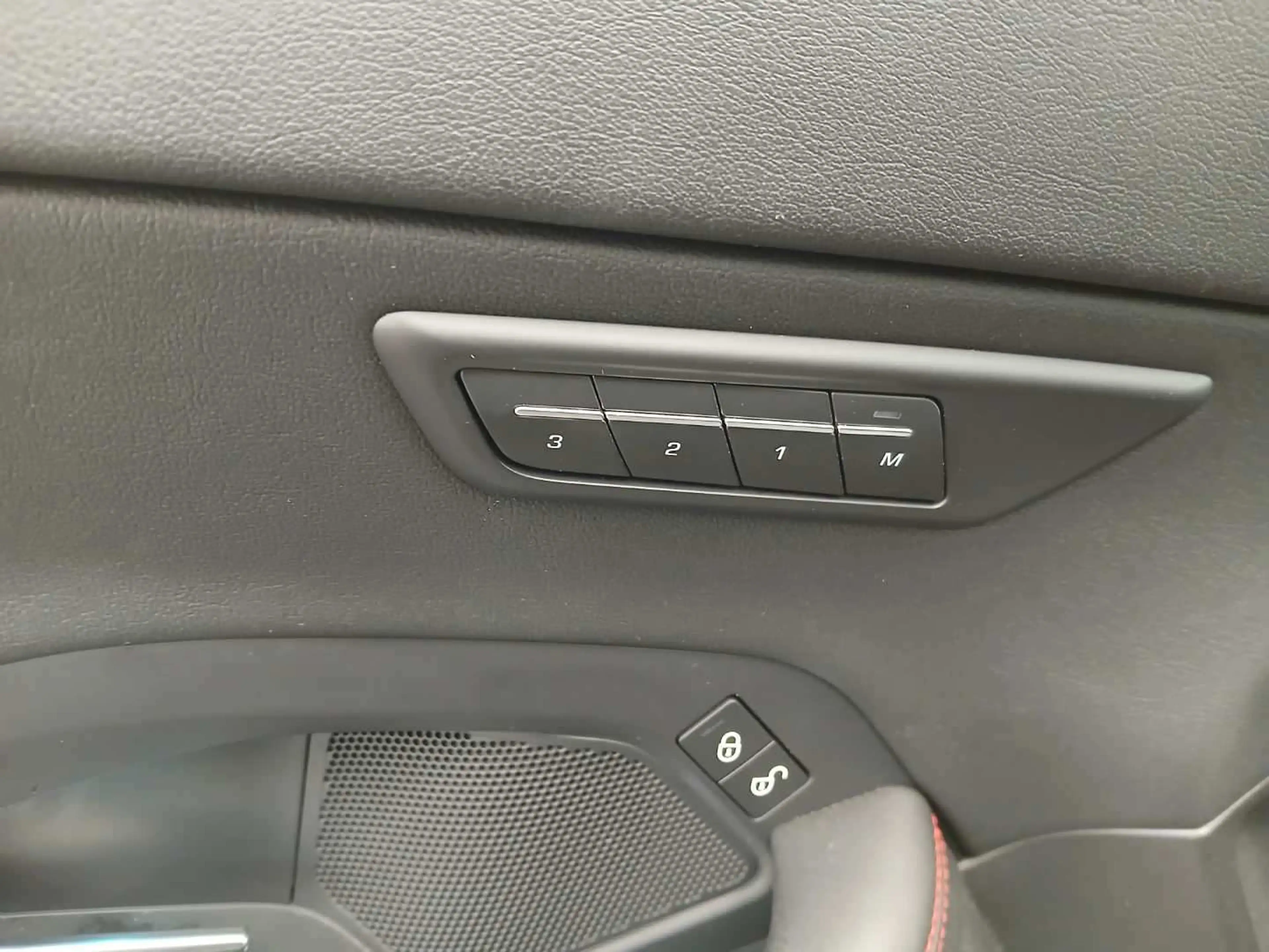 Jaguar E-Pace Sport First Edition AWD,Autom., PANORAMA,Kamera,Leder,Navi, — photo 18
