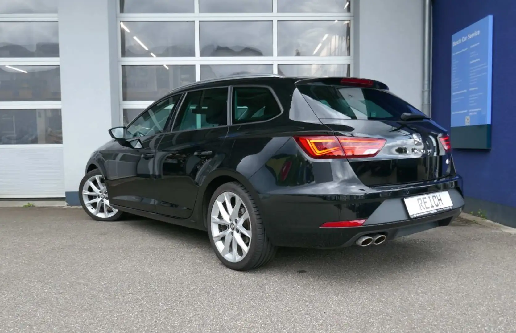 SEAT Leon ST 1.5 TSI ACT DSG OPF FR ACC NAVI LED Zwart - 2