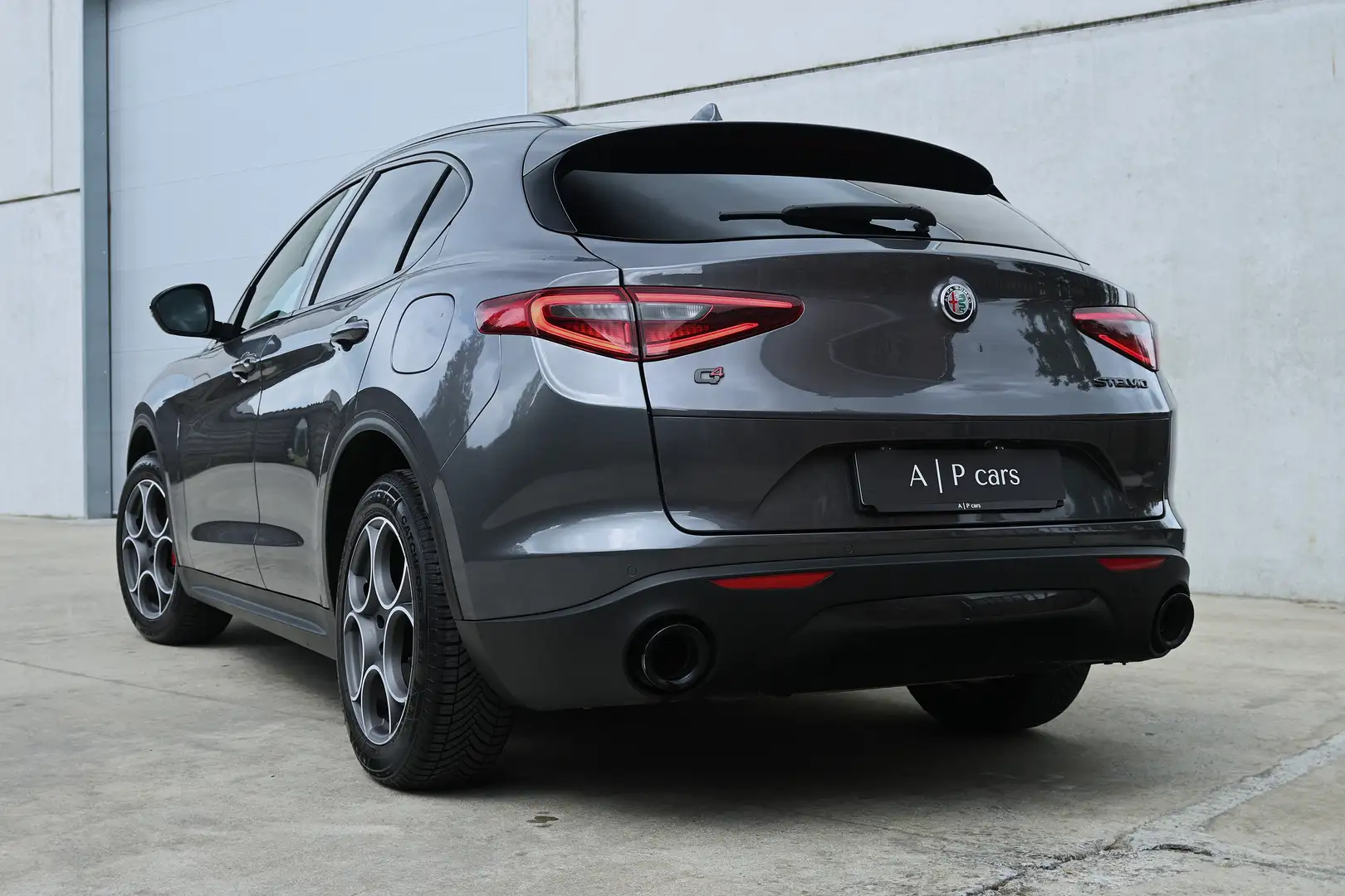 Alfa Romeo Stelvio Q4 2.0 T AWD Super | keyless | apple cp | camera Grijs - 2