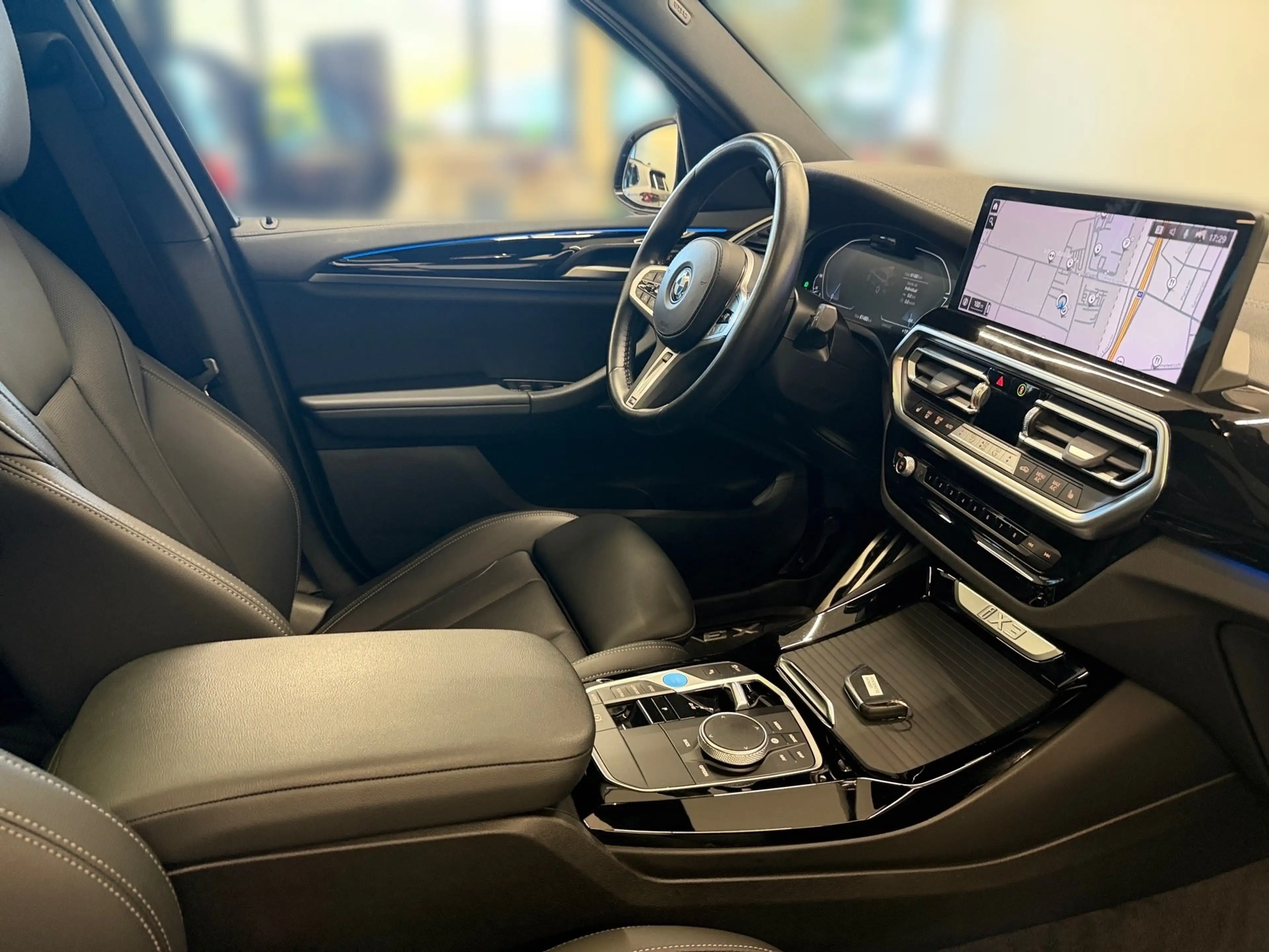 BMW iX3 M Sport — photo 12