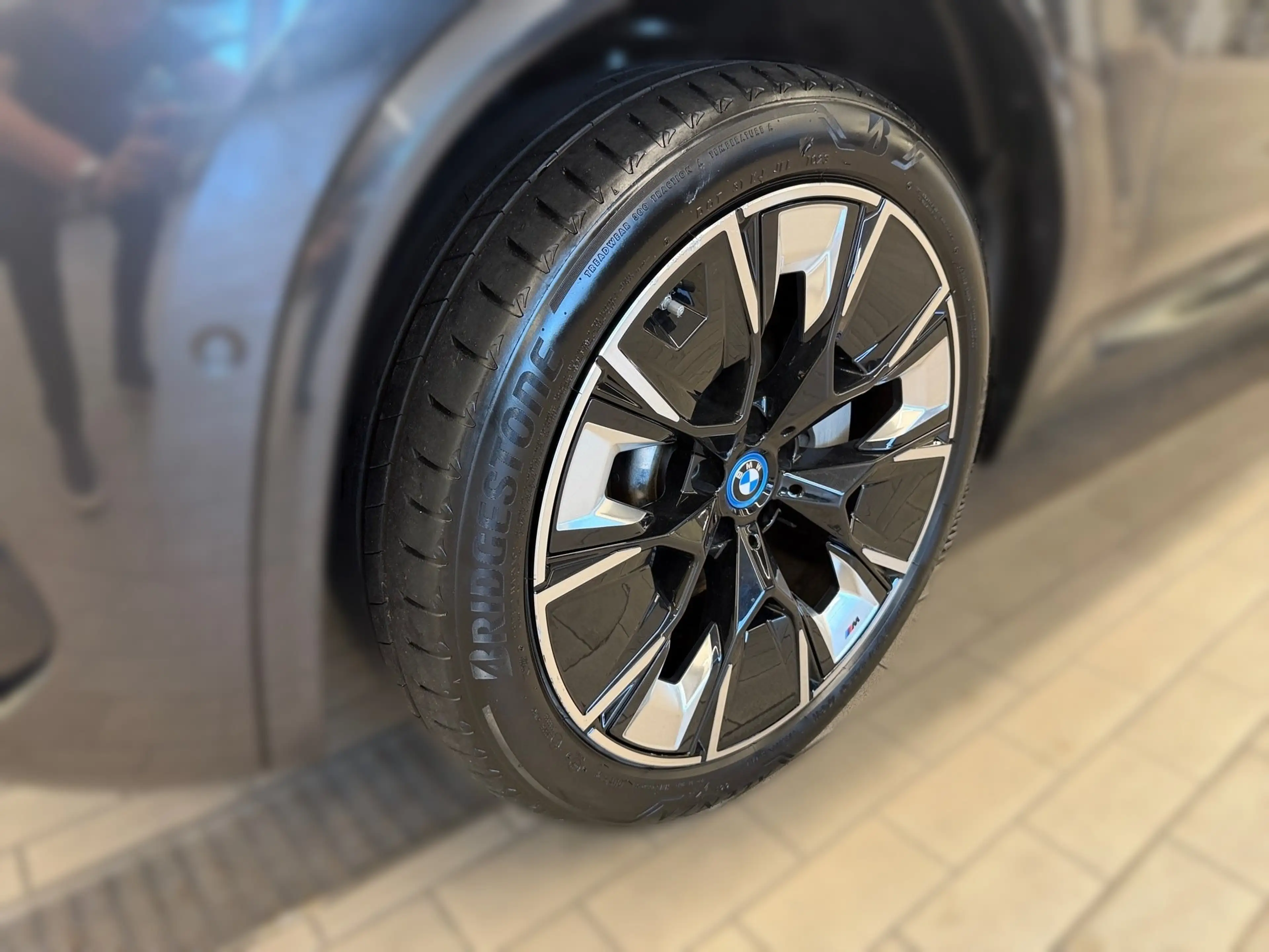 BMW iX3 M Sport — photo 3