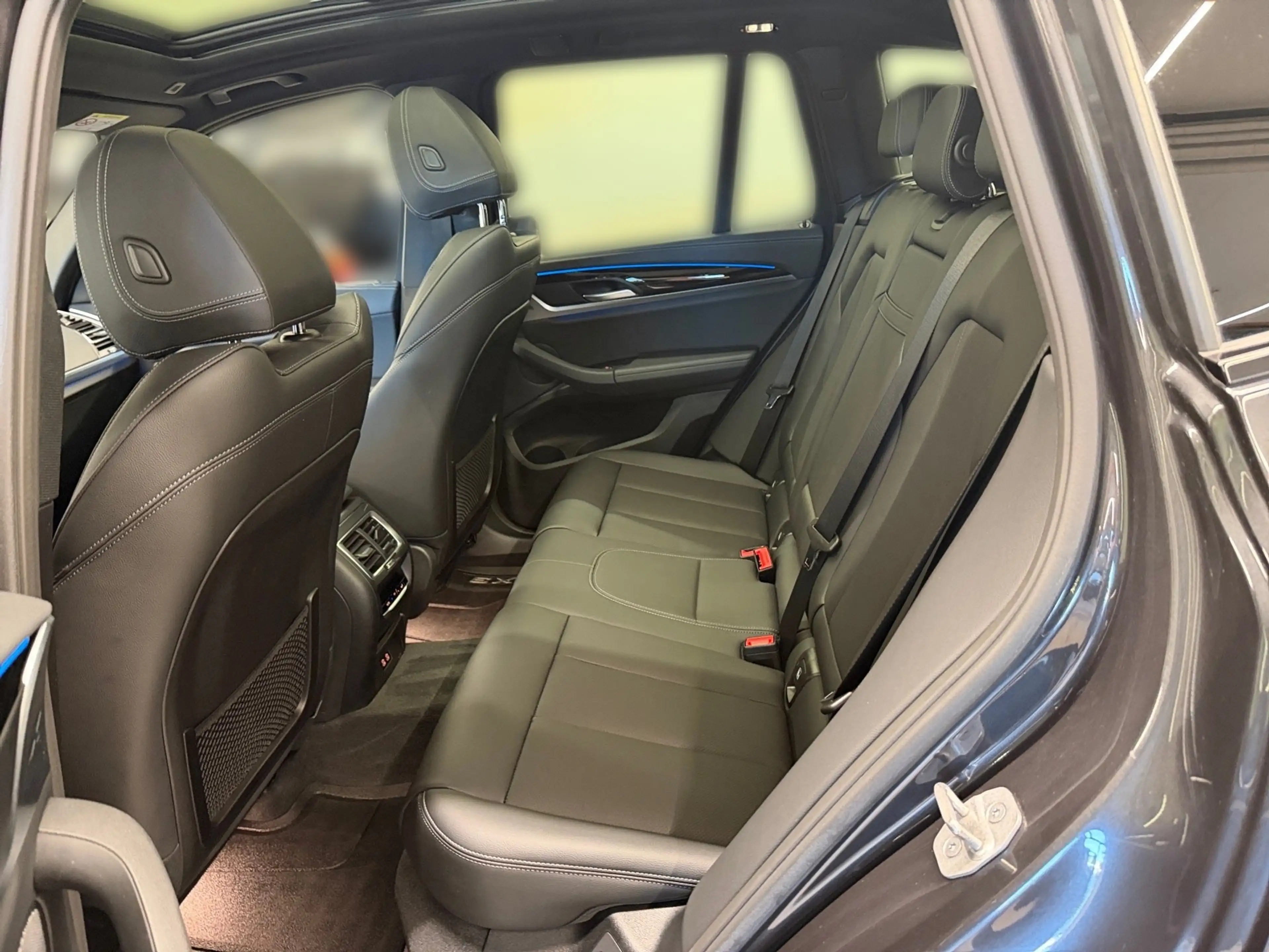 BMW iX3 M Sport — photo 7