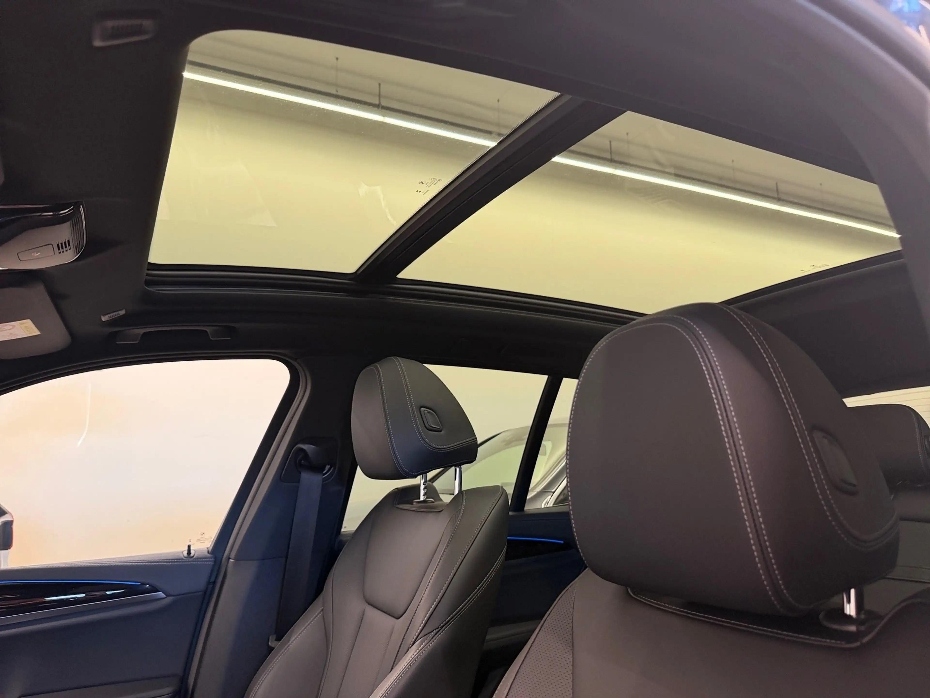 BMW iX3 M Sport — photo 13