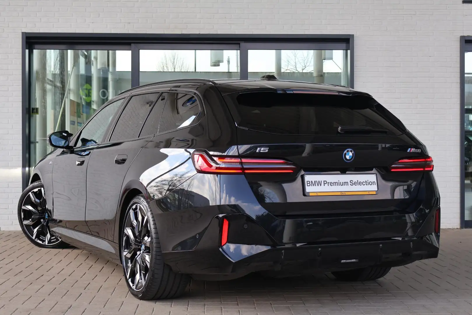 BMW i5 Touring M60 xDrive | M Sportpakket Pro | Innovatio Zwart - 2