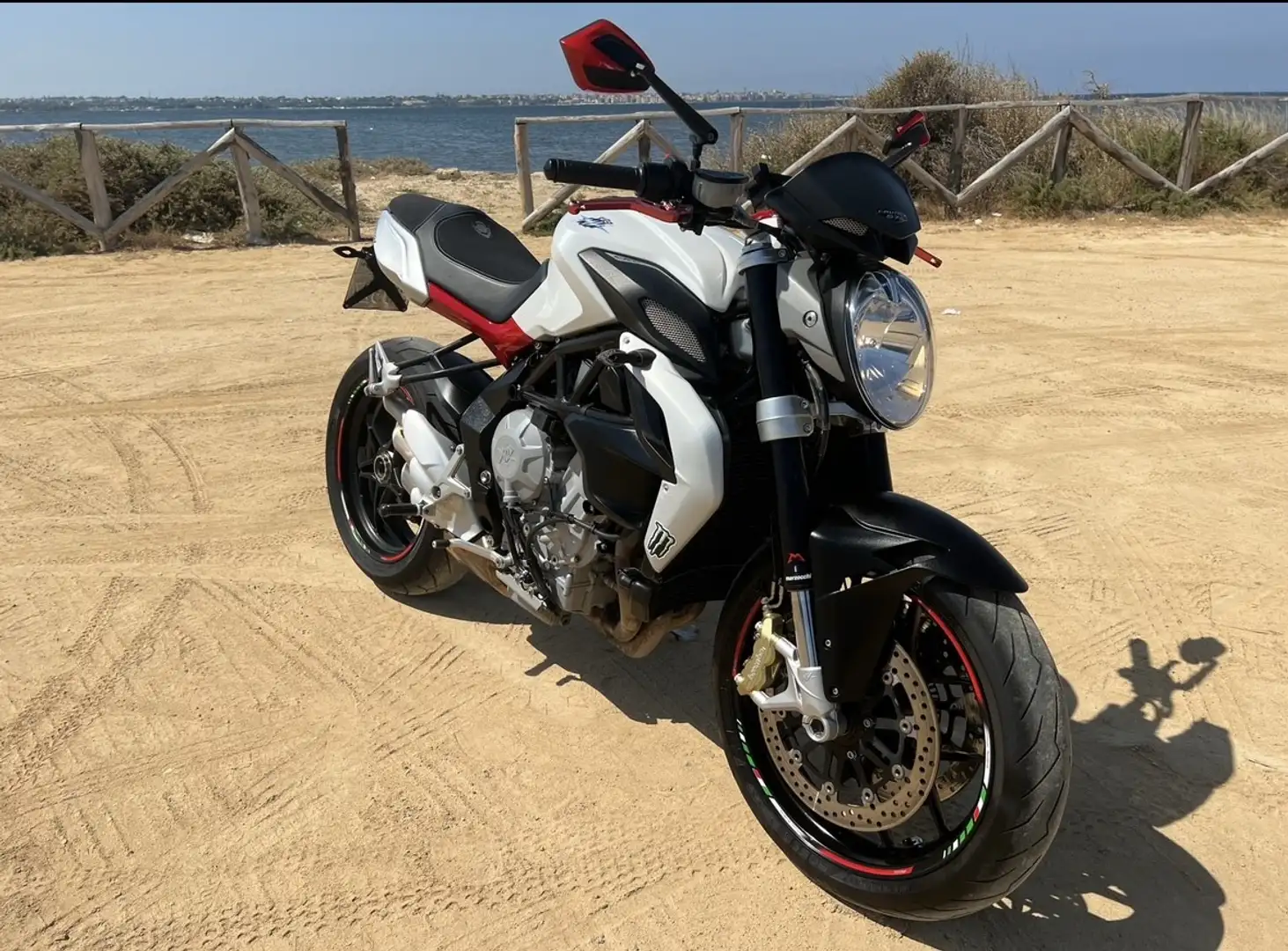 MV Agusta Brutale 675 EAS-ABS del 2017 Weiß - 1
