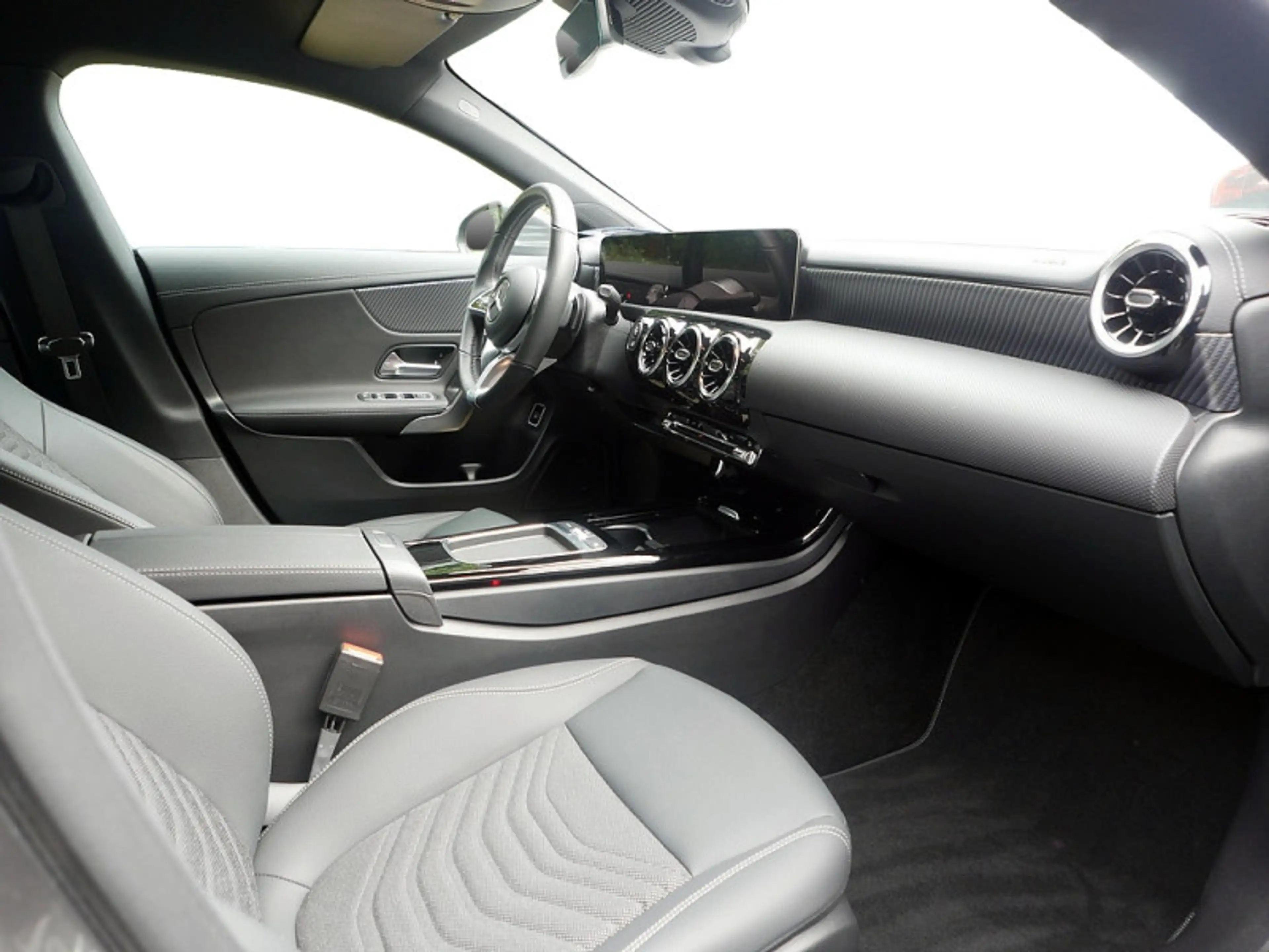 Mercedes-Benz CLA 180 CLA 180 SB , PROGRESSIVE KAMERA SPUR PDC SHZ — photo 8