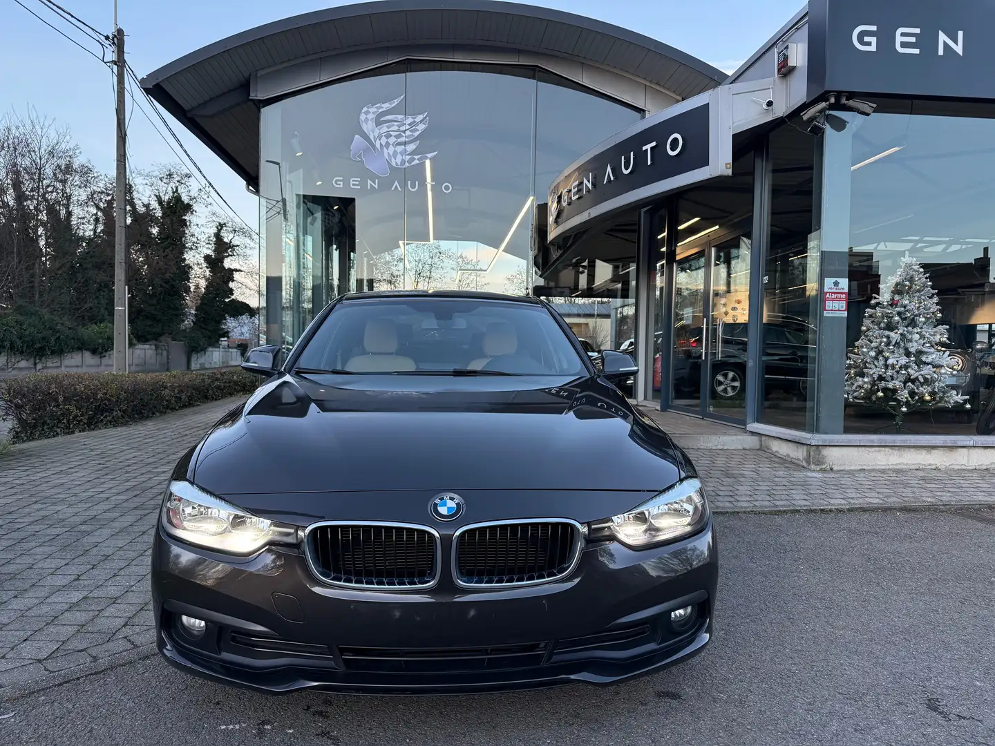 BMW 316 dA Automatique * 12 à 36 MOIS GARANTIE * Gris - 2