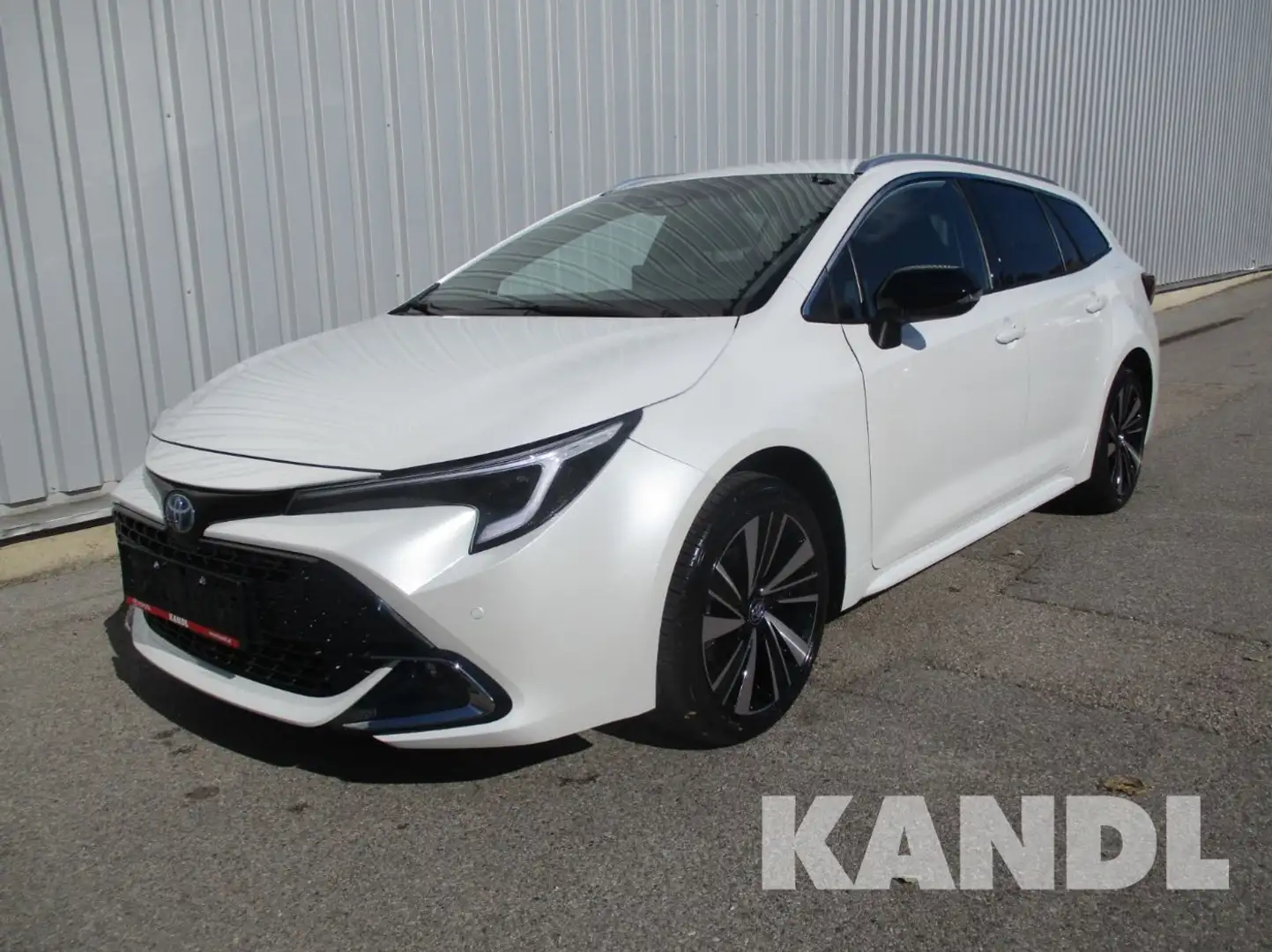 Toyota Corolla Touring Sports 1.8  Active Drive ACC+LED Weiß - 1