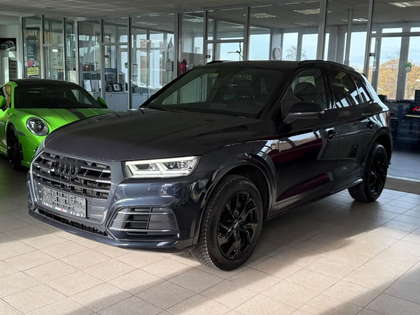 Audi Q5 40 TDI quattro S Line Matrix Kamera Pano AHK Blau - 1