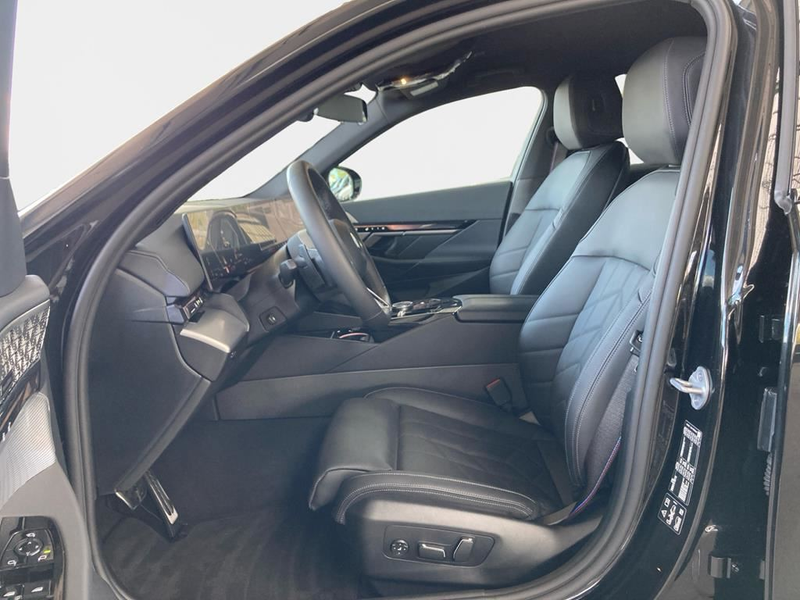 BMW 540 M Sport Pro — photo 10