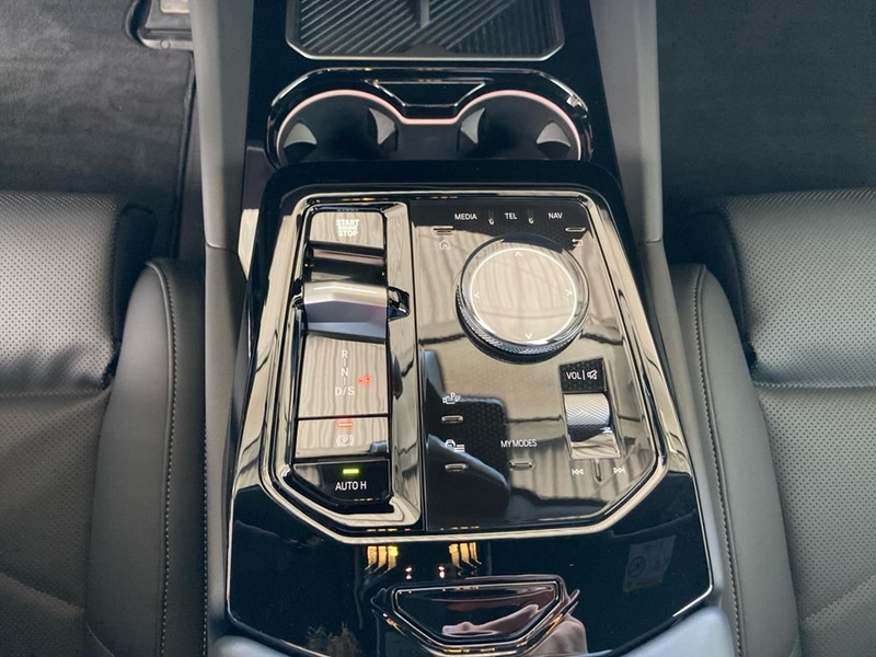BMW 540 M Sport Pro — photo 12
