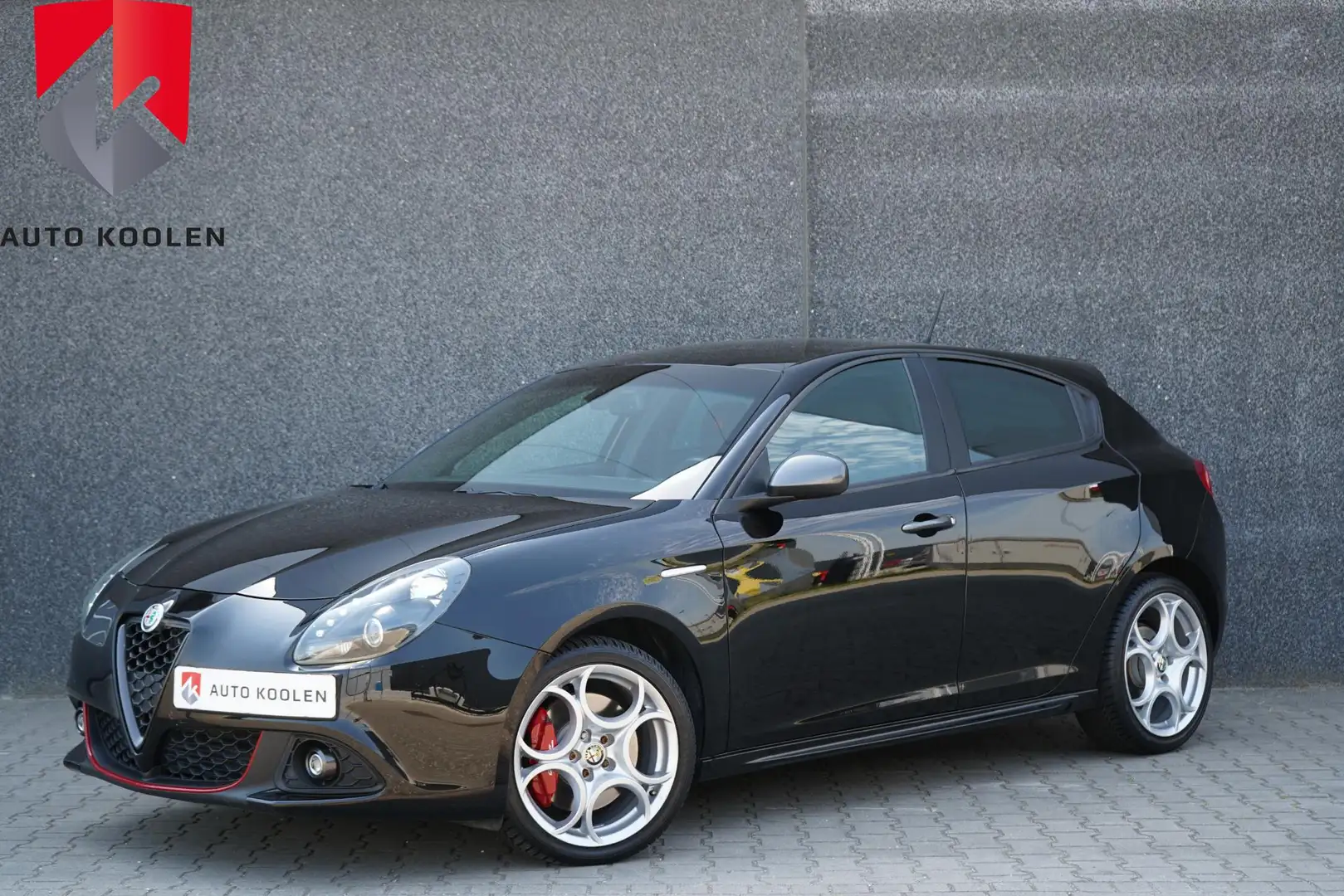 Alfa Romeo Giulietta 1.4 Turbo MultiAir Super 170 pk automaat/Xenon/sto Zwart - 1