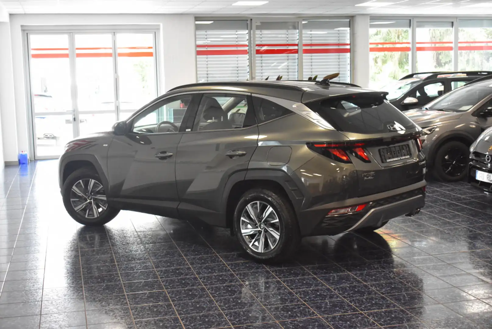 Hyundai TUCSON Select Mild-Hybrid 2WD Navi Grau - 2