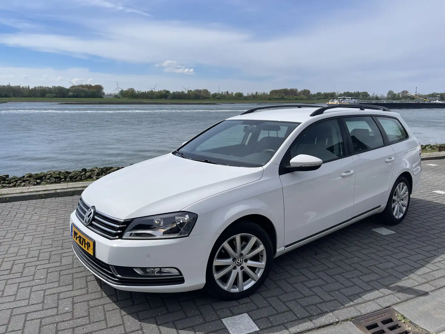 Volkswagen Passat 1.4 TSI Trendl BlM White - 2