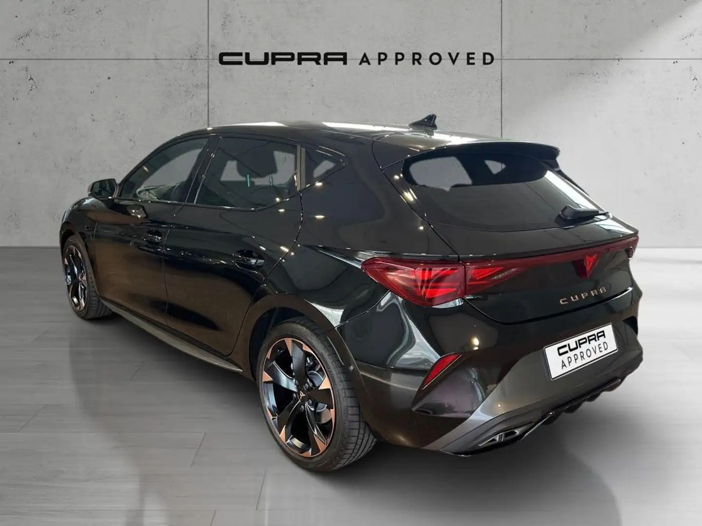 CUPRA Leon 1.5 eTSI 110 DSG Černá - 2
