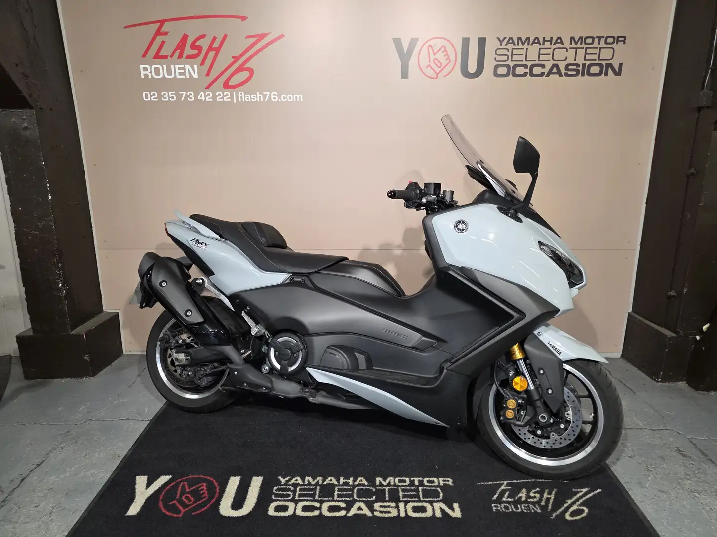 Yamaha TMAX 560 Gris - 1