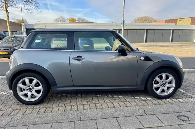 Mini Hatch view 13