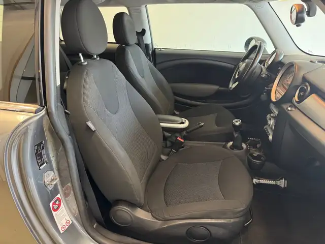 Mini Hatch view 8