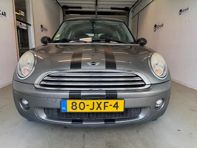 Mini Hatch view 3